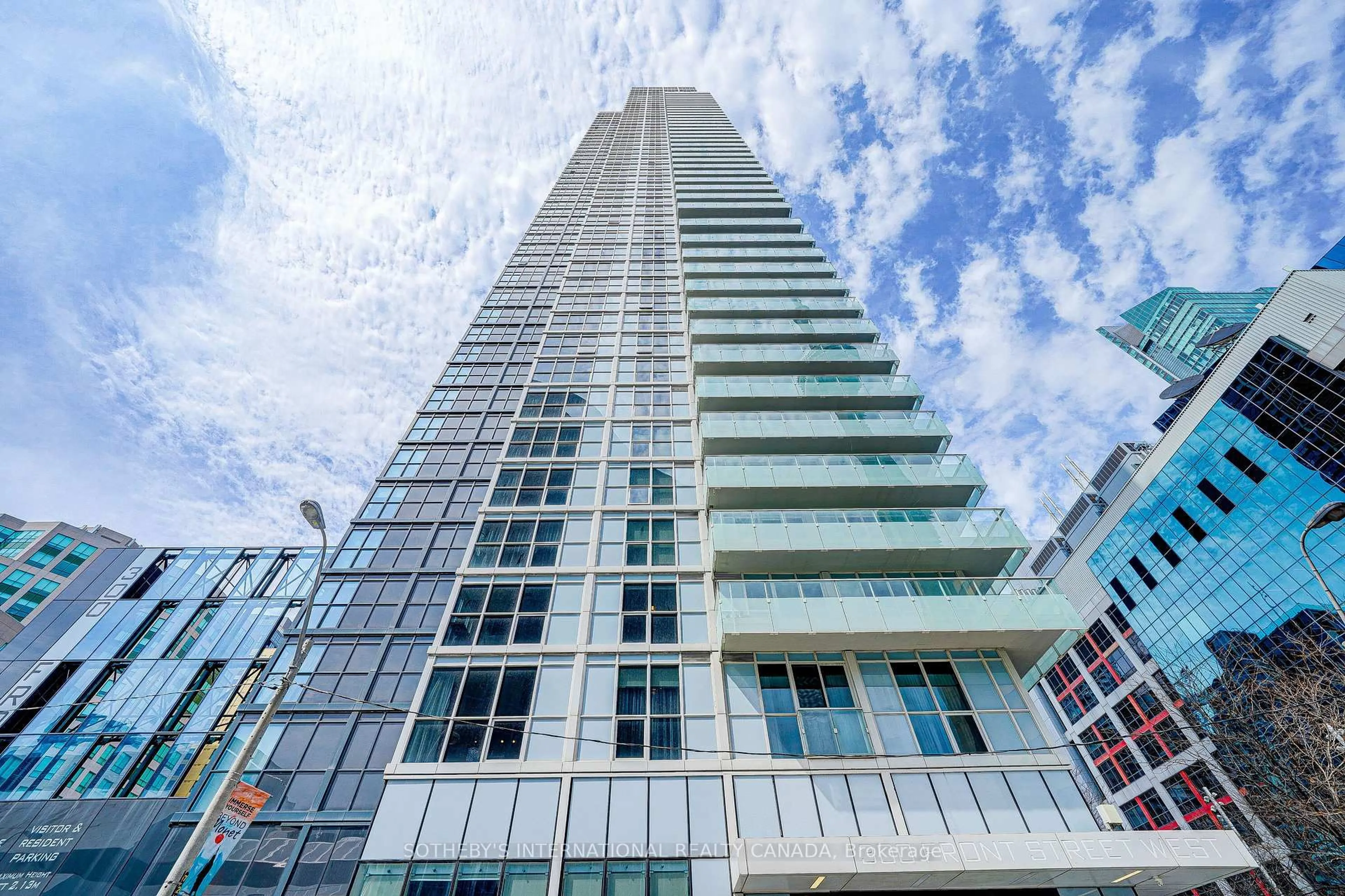 Patio, building for 300 Front St #3703, Toronto Ontario M5V 0E9