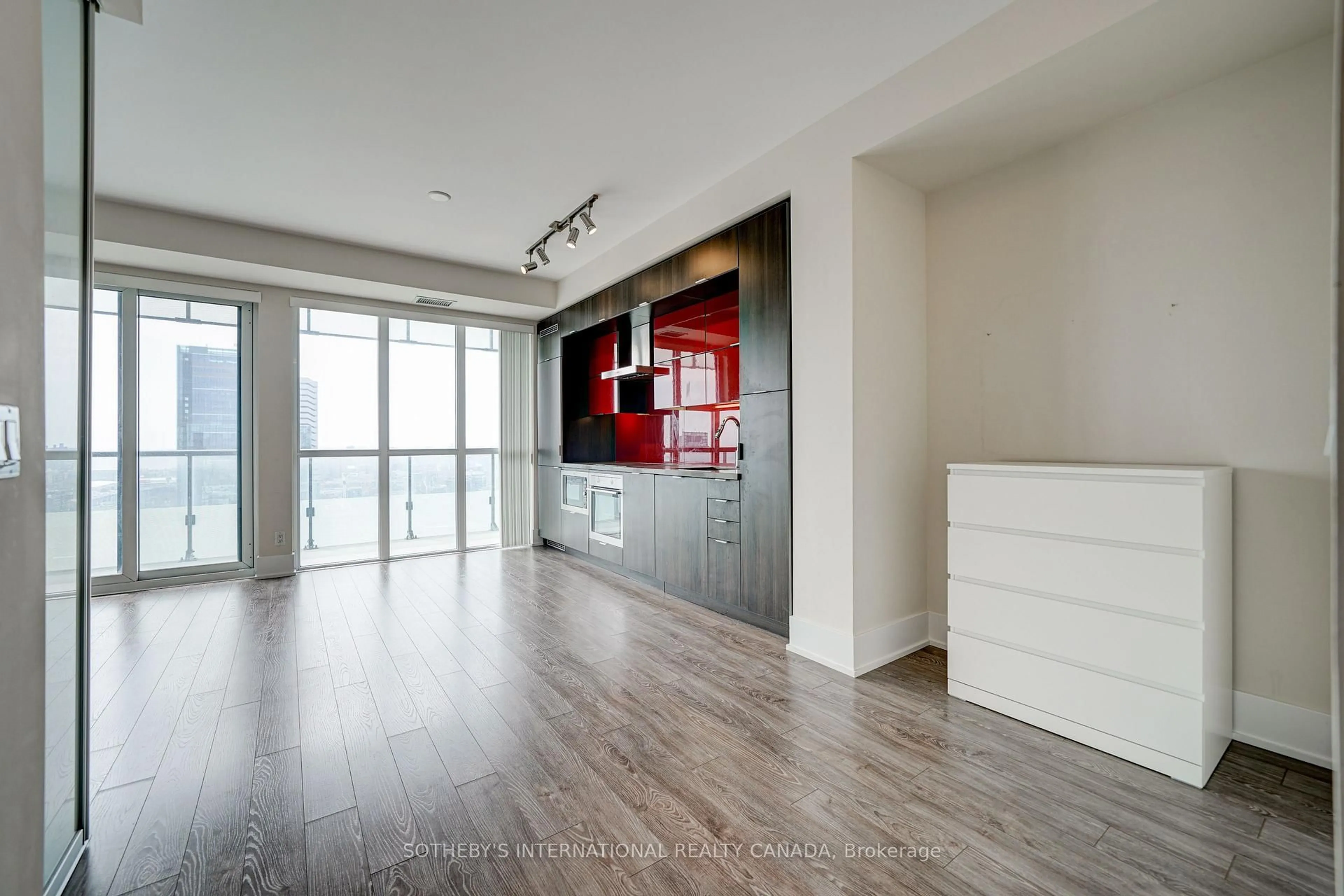 Unknown for 300 Front St #3703, Toronto Ontario M5V 0E9