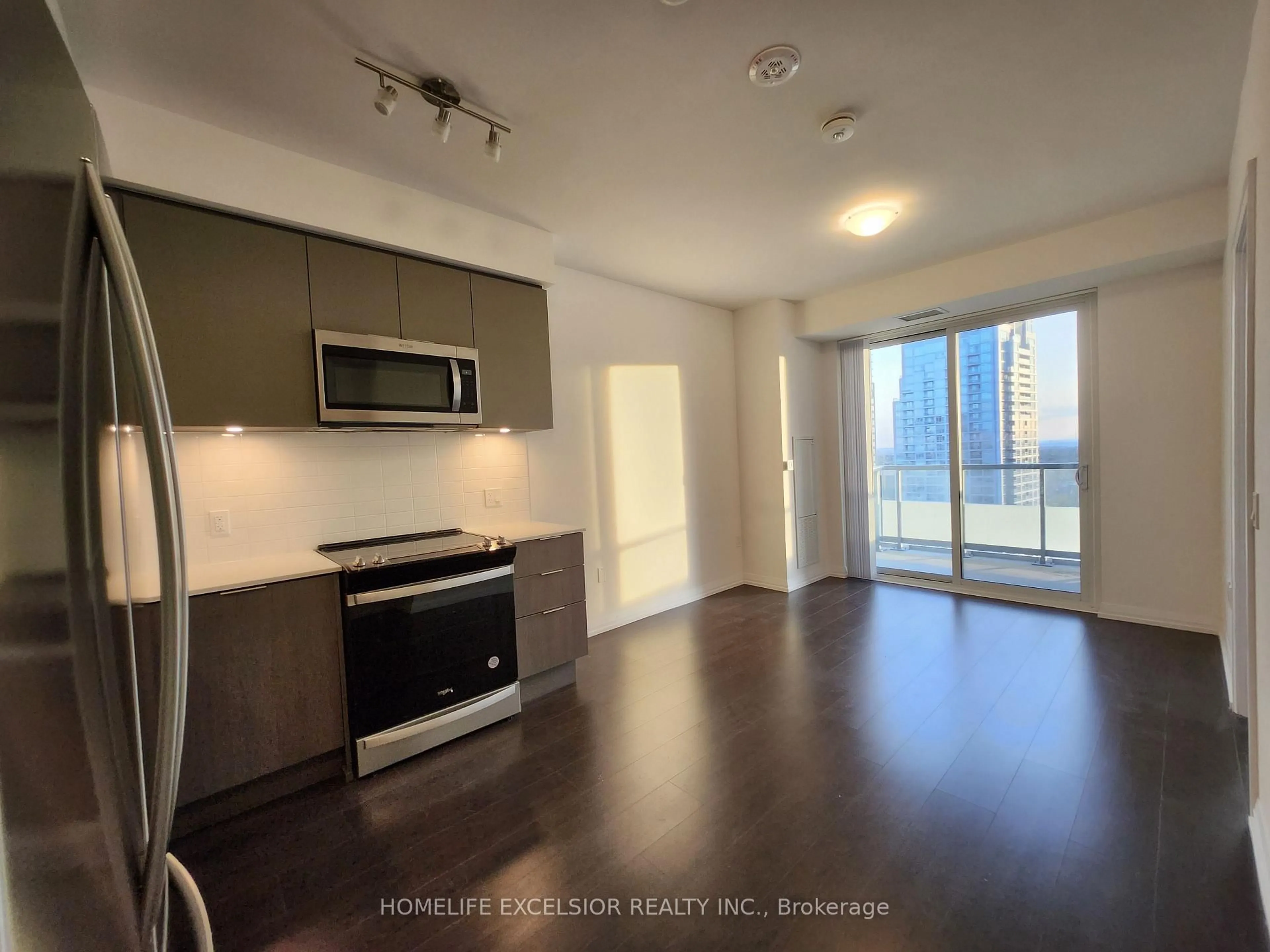 A pic of a room for 50 Dunfield Ave #2716, Toronto Ontario M4S 0E4