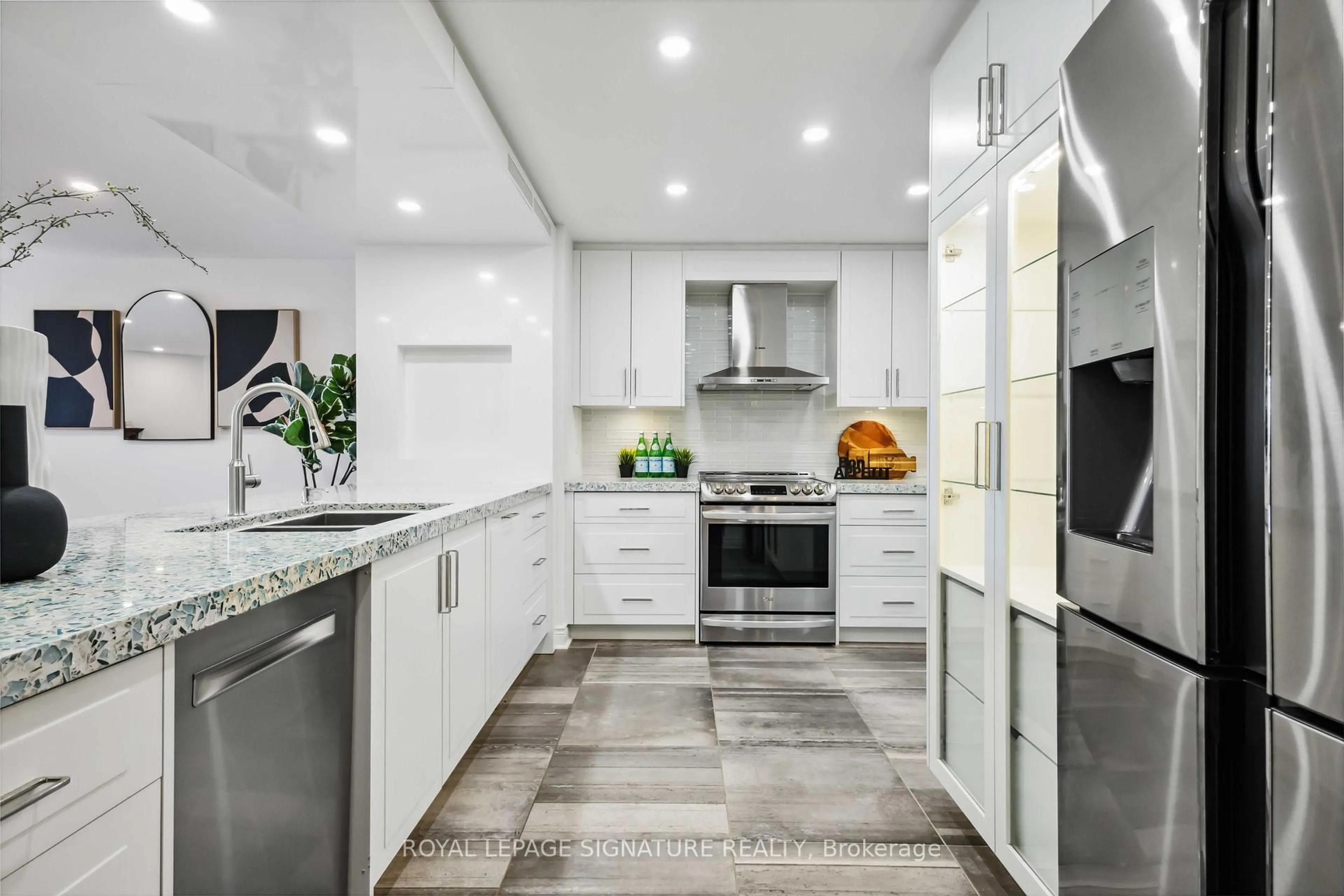 Contemporary kitchen, ceramic/tile floor for 160 Frederick St #703, Toronto Ontario M5A 4H9