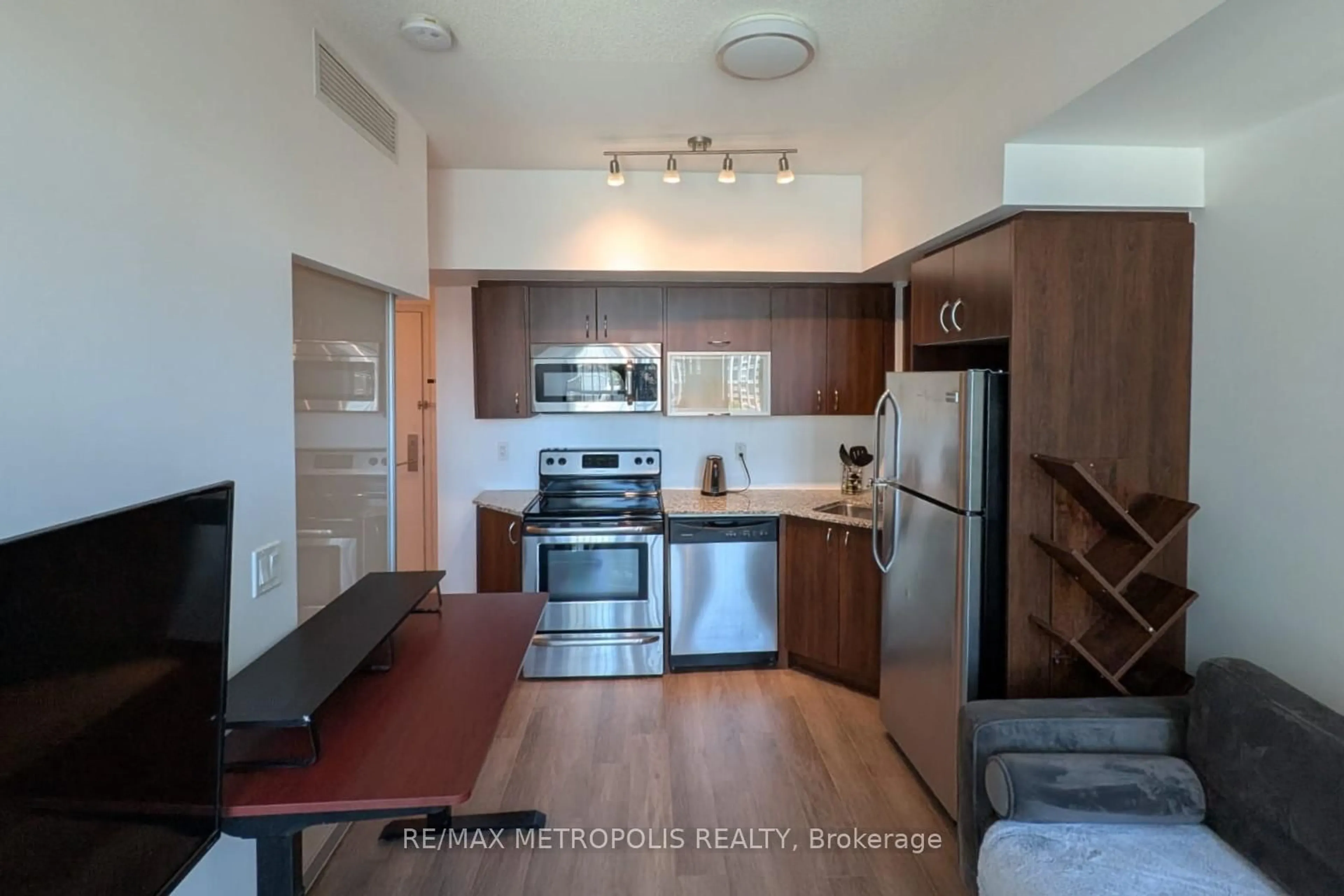 Standard kitchen, unknown for 55 East Liberty St #813, Toronto Ontario M6K 3P9