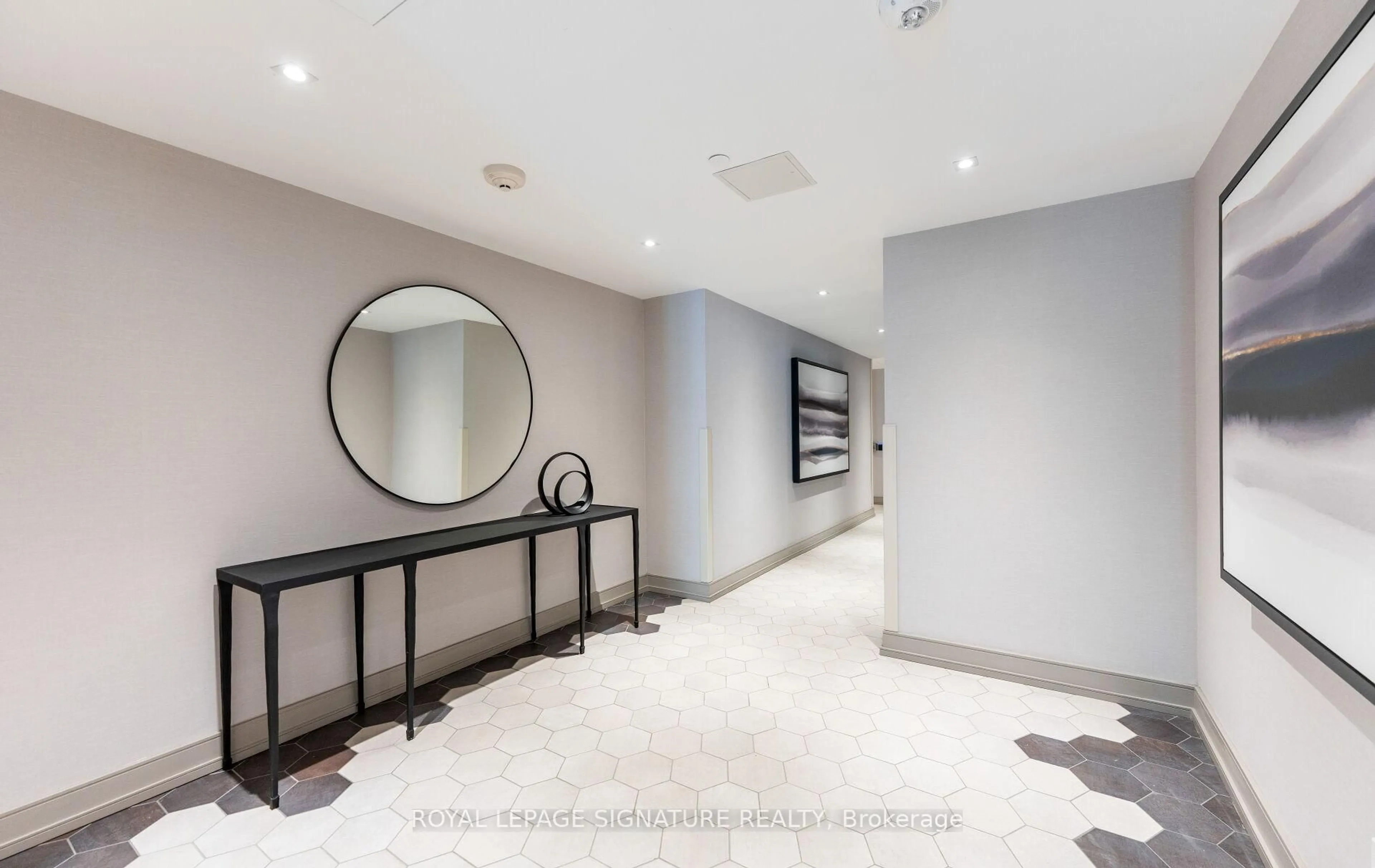 Indoor foyer for 1 Cardiff Rd #408, Toronto Ontario M4P 0G2