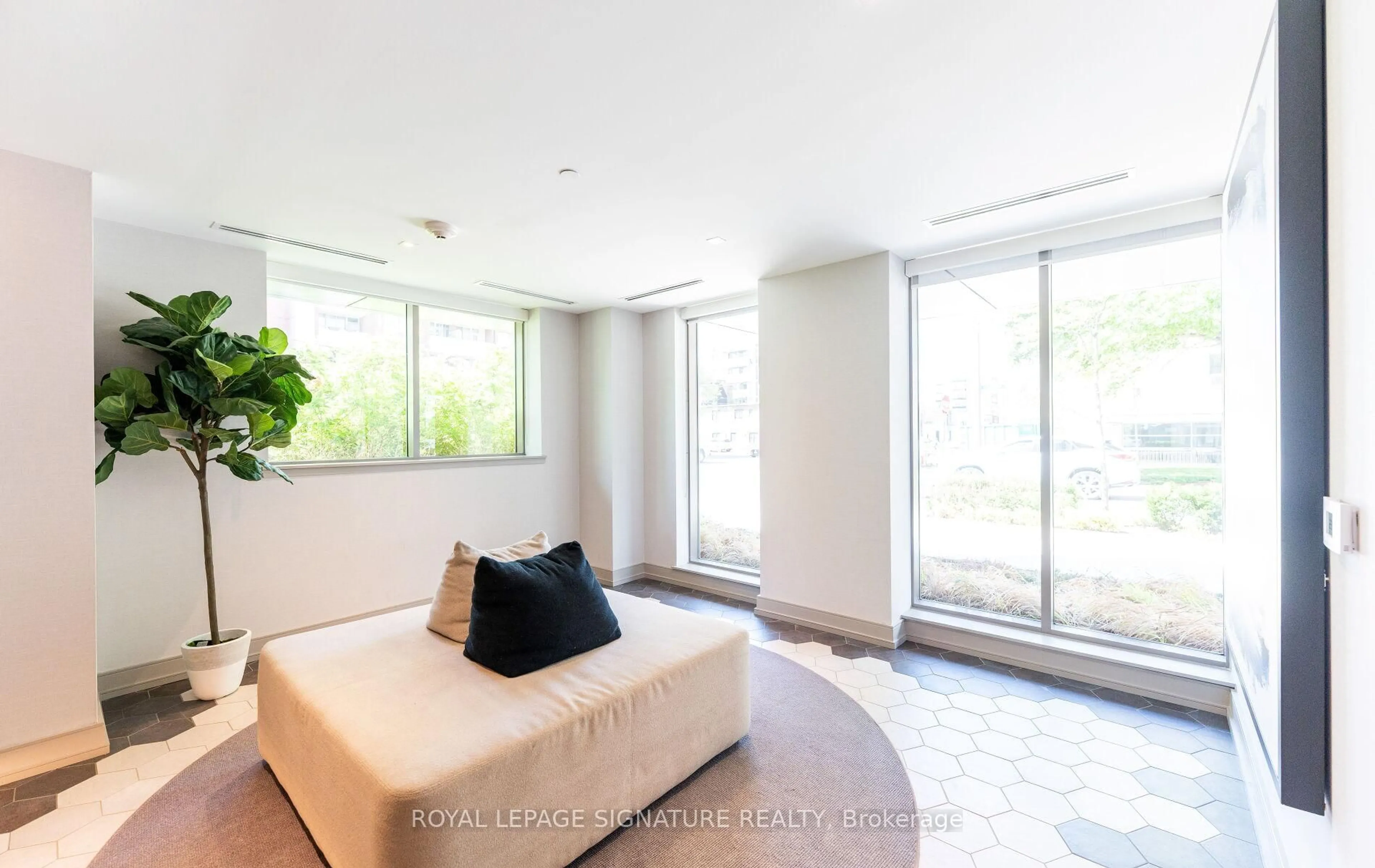 Living room with furniture, unknown for 1 Cardiff Rd #408, Toronto Ontario M4P 0G2