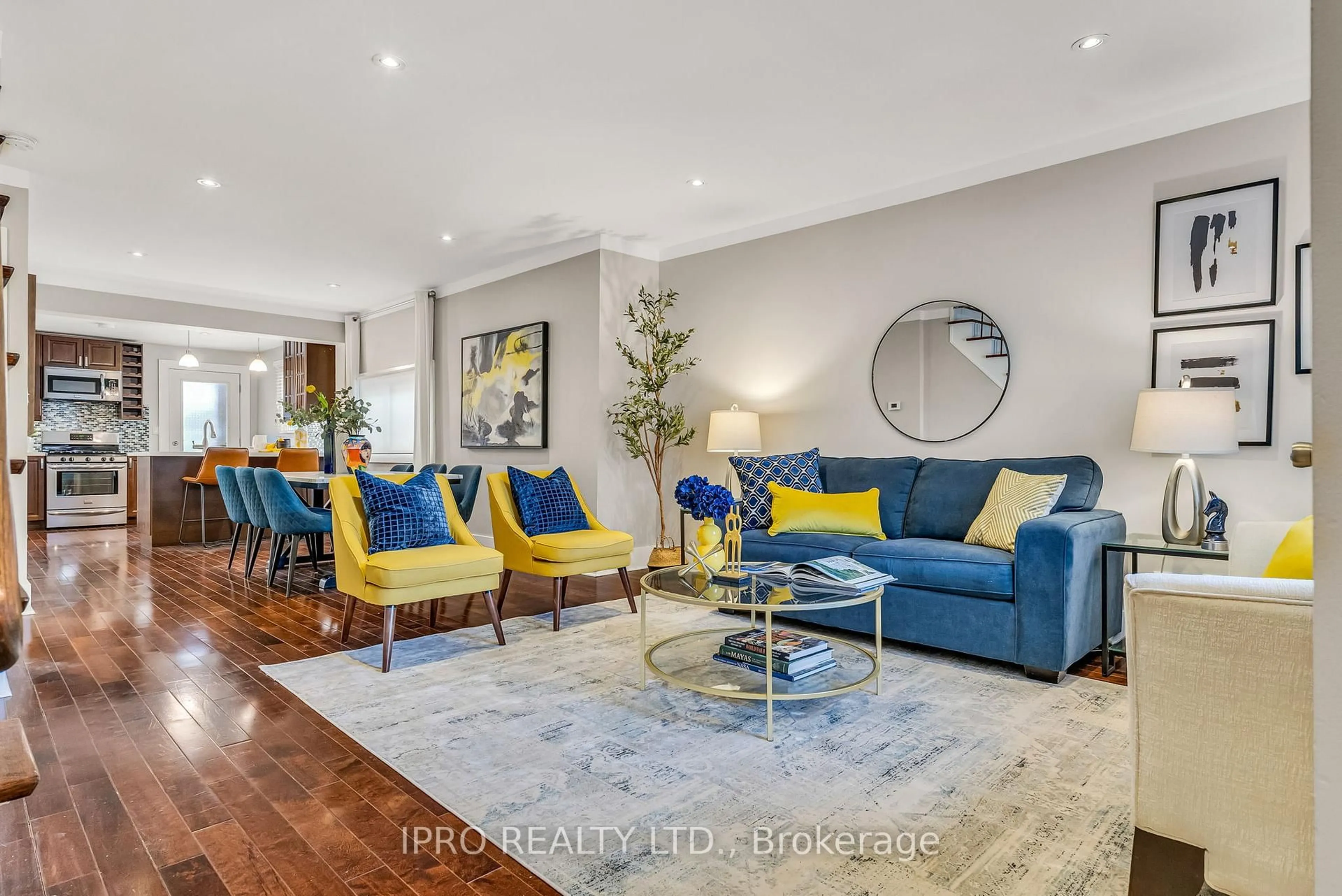 Living room with furniture, unknown for 264 Howland Ave, Toronto Ontario M5R 3B6