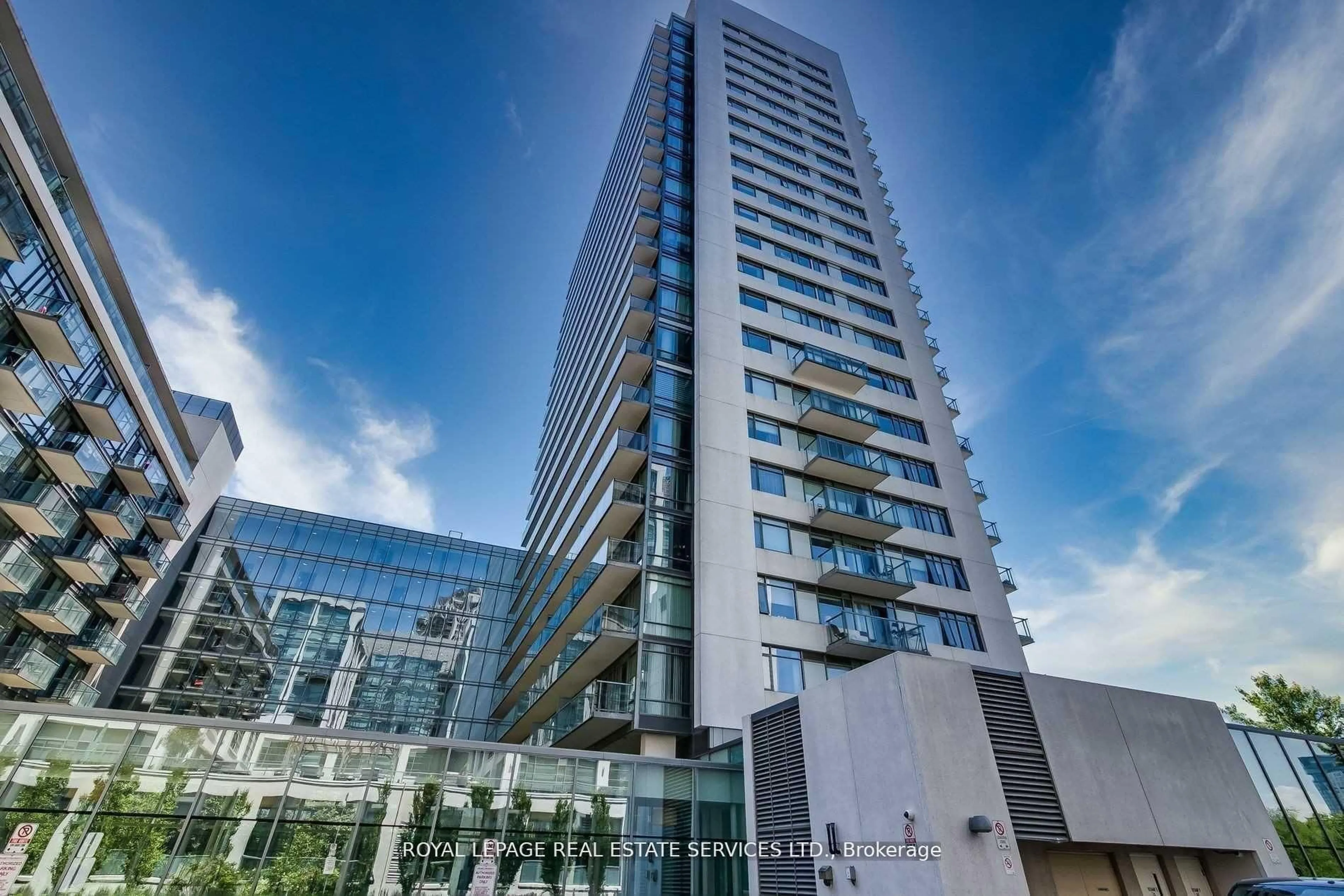 Indoor foyer for 90 Stadium Rd #330, Toronto Ontario M5V 3W5