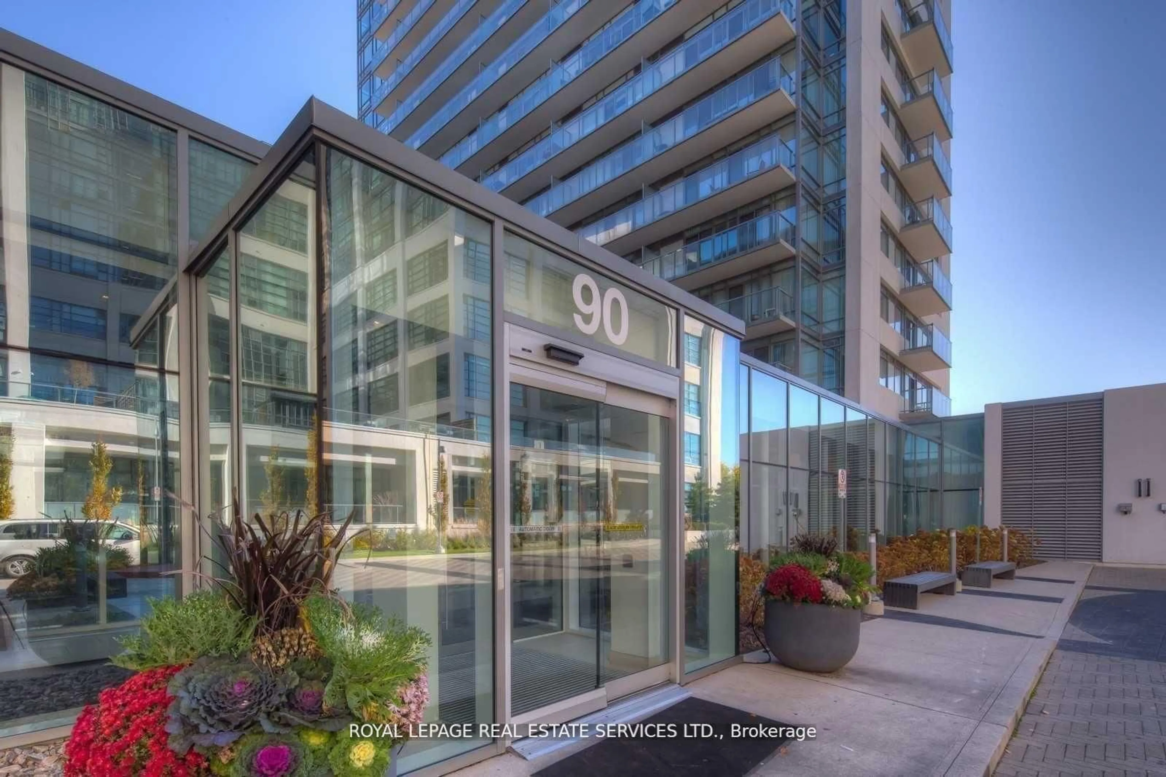 Indoor foyer for 90 Stadium Rd #330, Toronto Ontario M5V 3W5