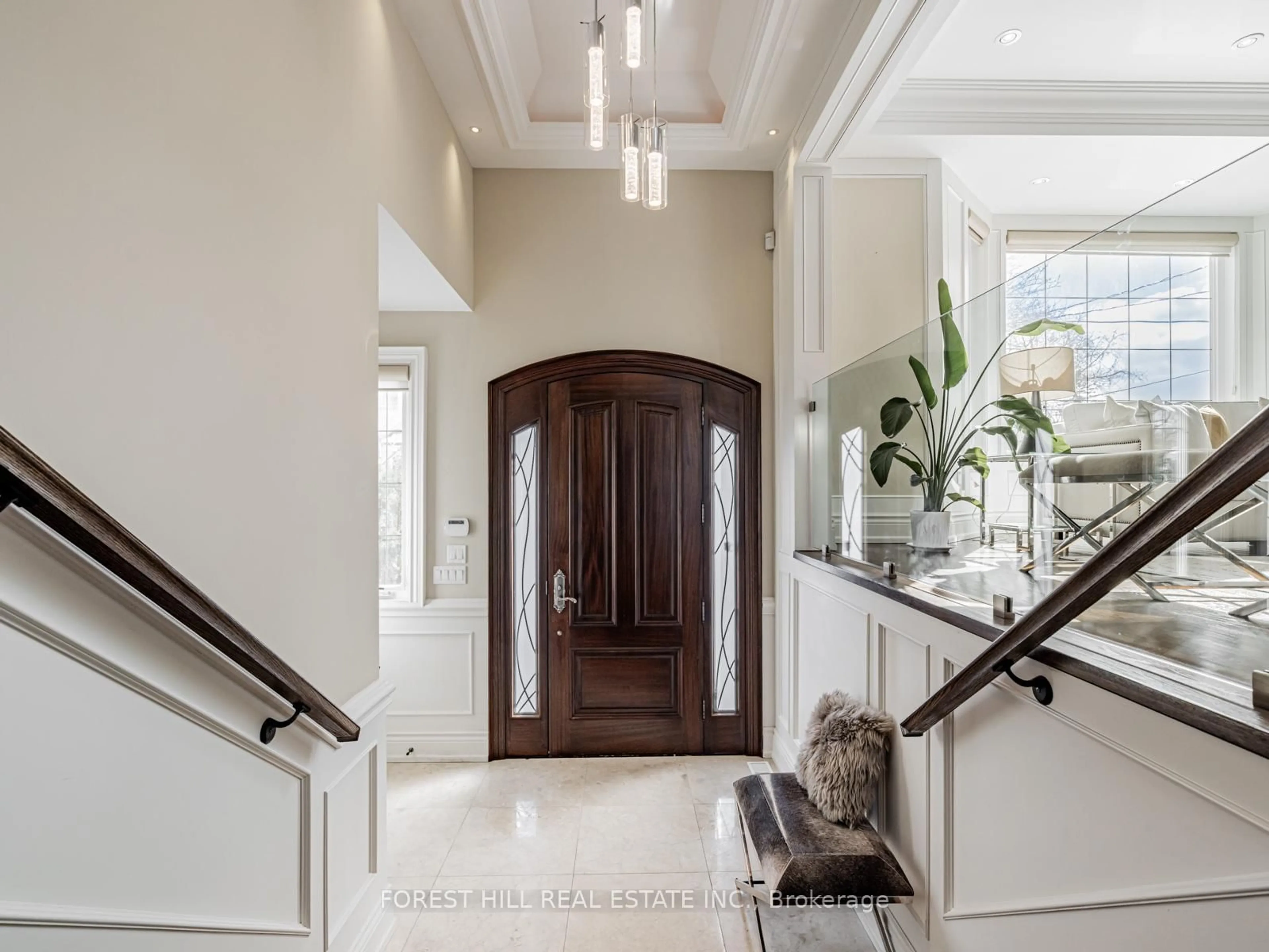 Indoor entryway for 62 Athabaska Ave, Toronto Ontario M2M 2T9