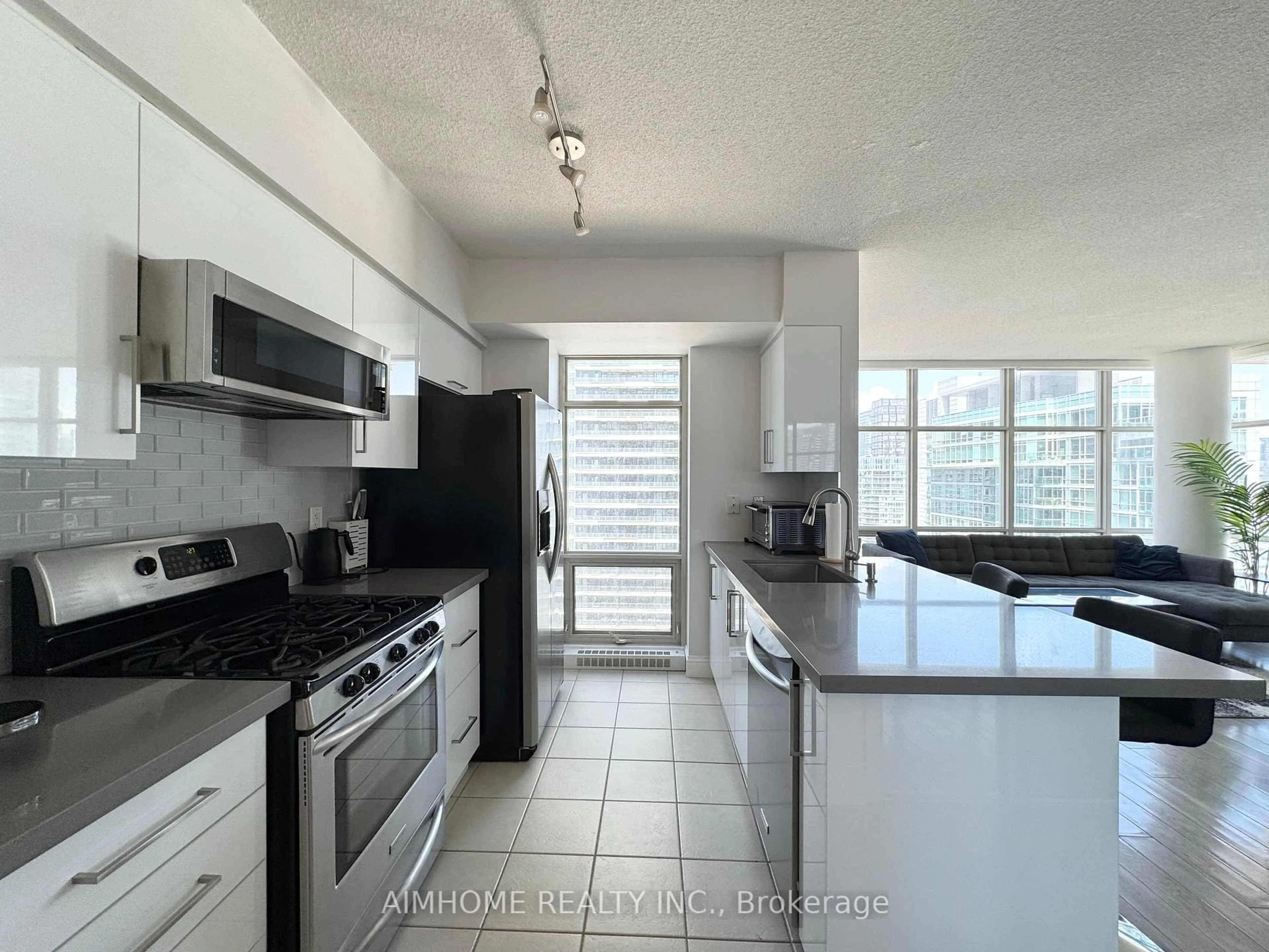 Unknown for 10 Navy Wharf Crt #3606, Toronto Ontario M5V 3V2
