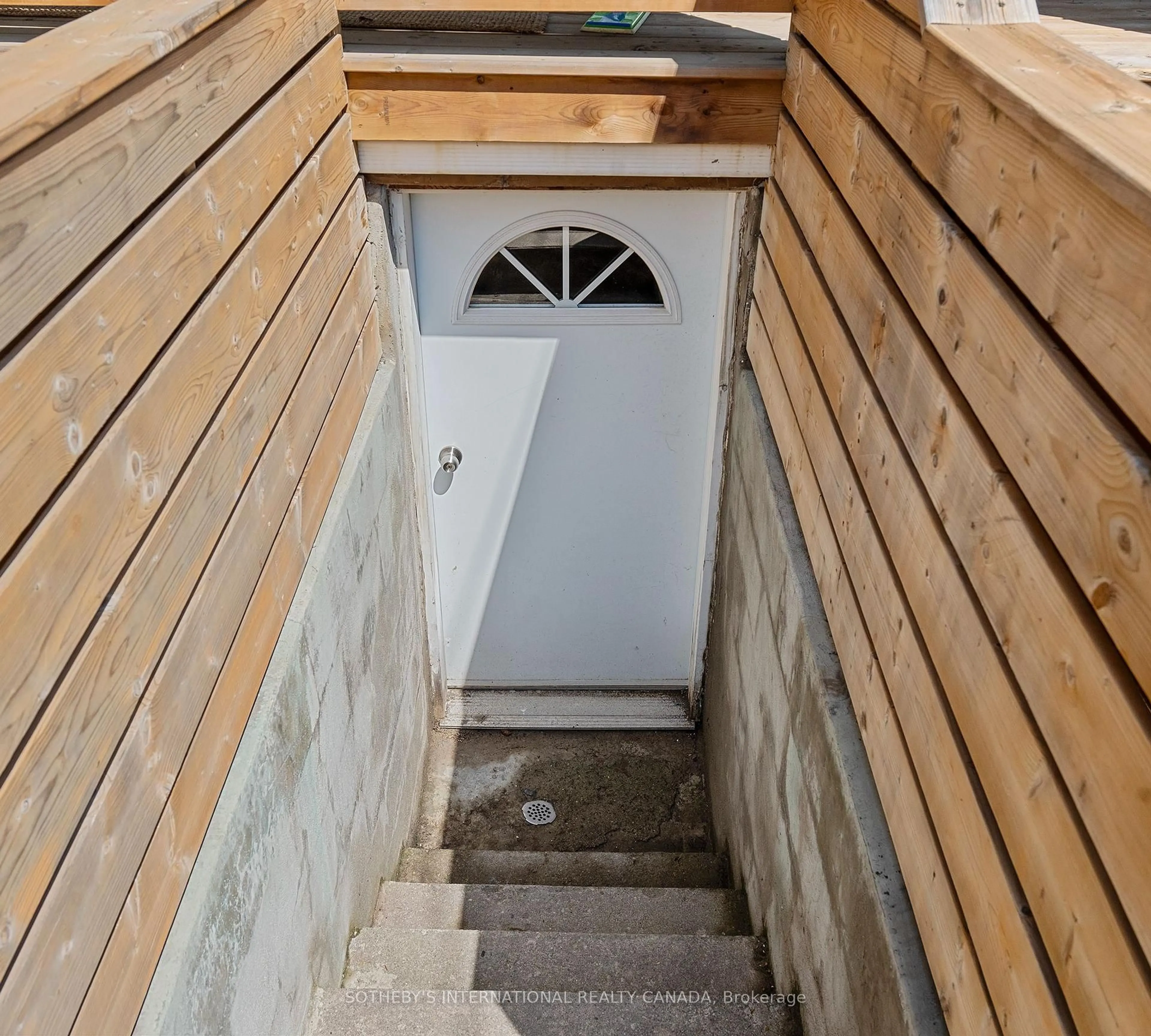 Stairs for 44 Fisher St, Toronto Ontario M6K 1V8