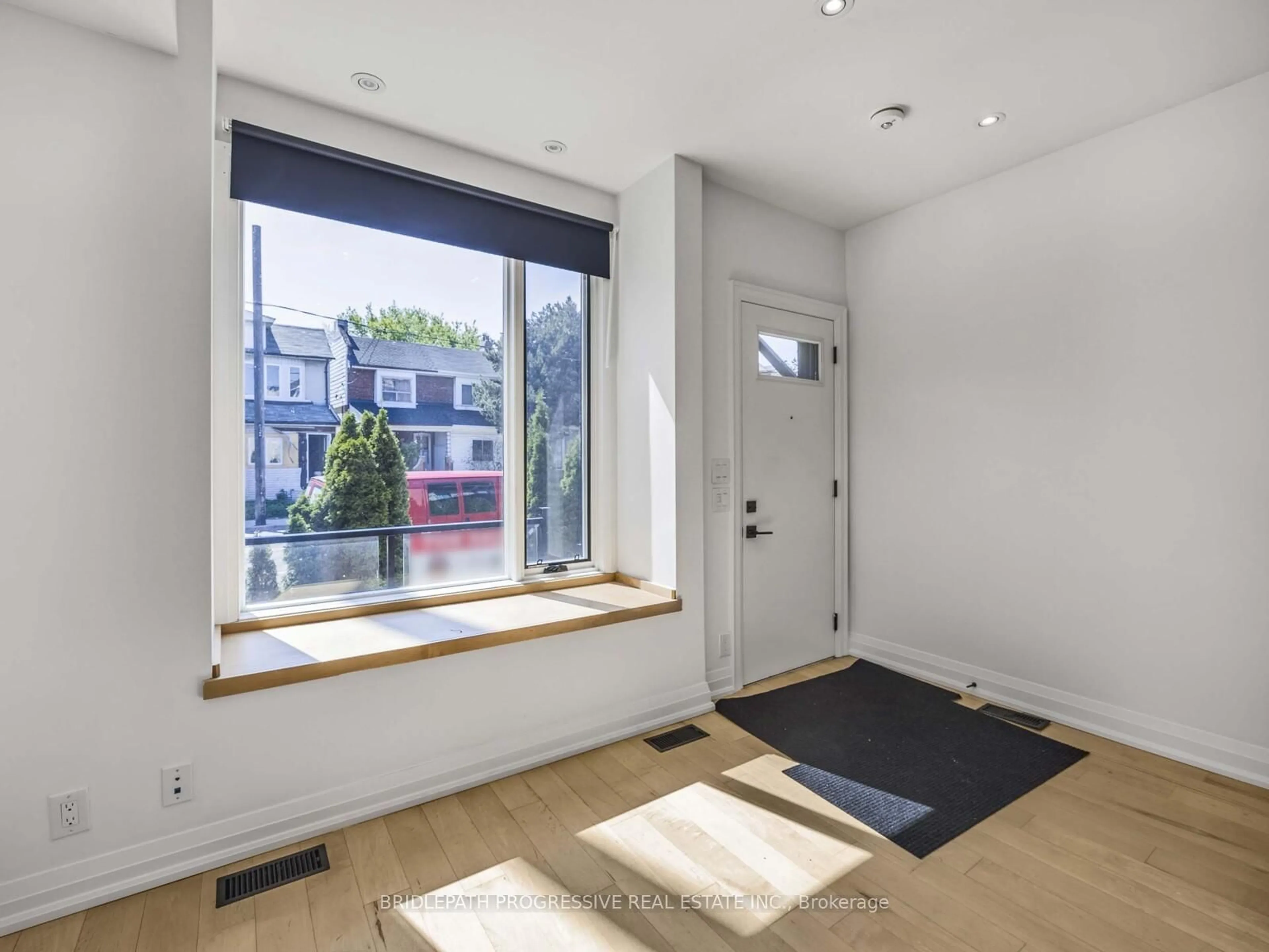 Indoor entryway for 1193 Ossington Ave, Toronto Ontario M6G 3W4