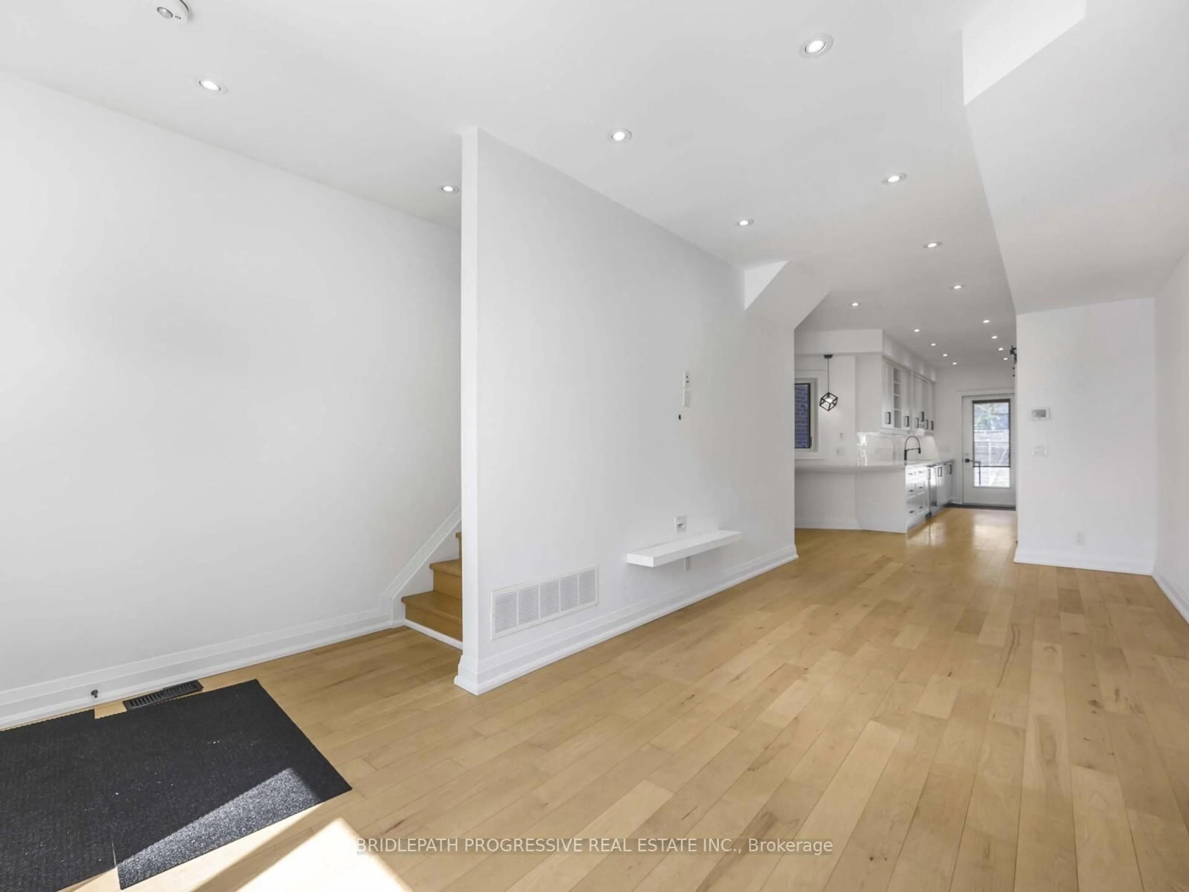 Indoor foyer for 1193 Ossington Ave, Toronto Ontario M6G 3W4