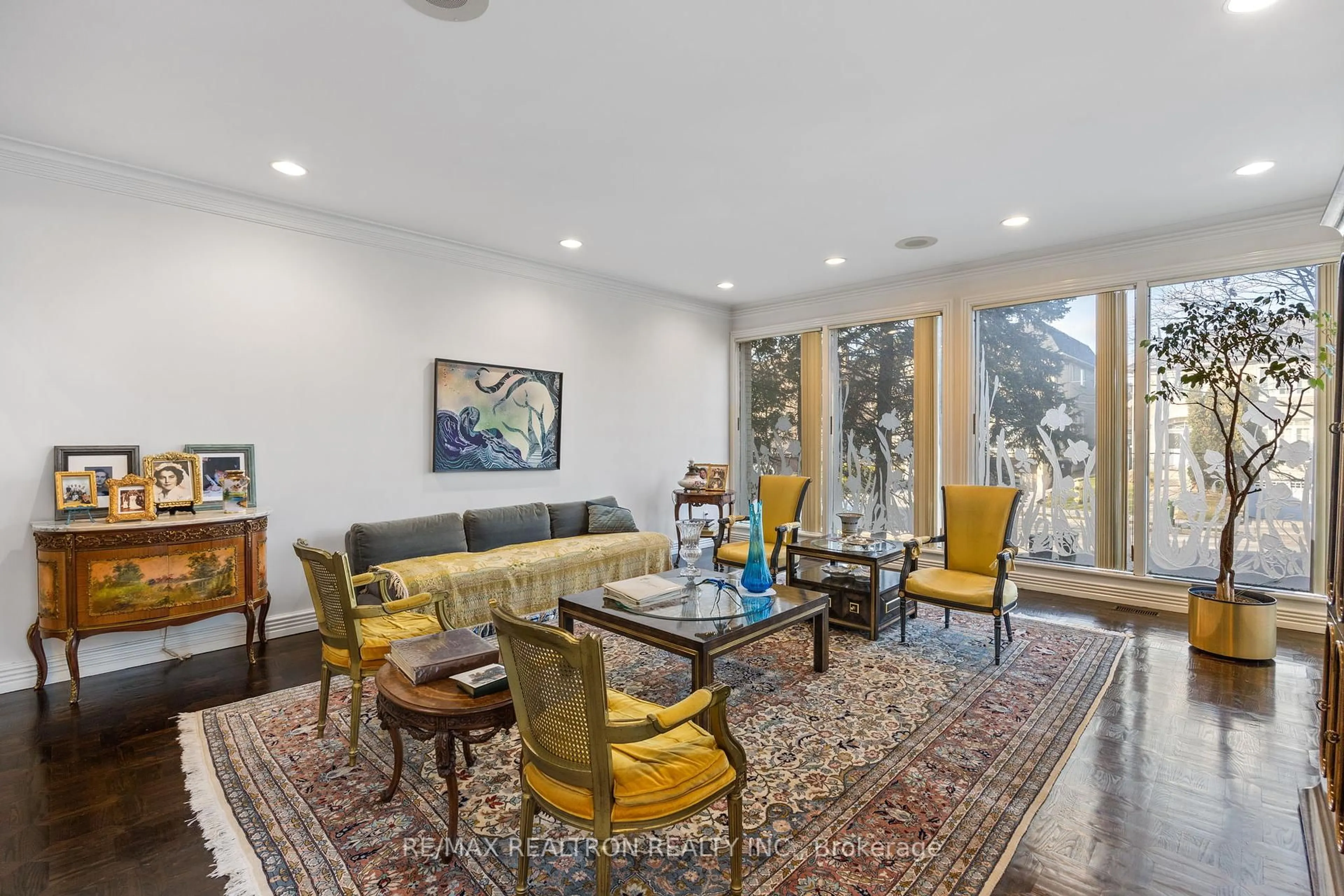 Living room with furniture, unknown for 83 Hillmount Ave, Toronto Ontario M6B 1X5