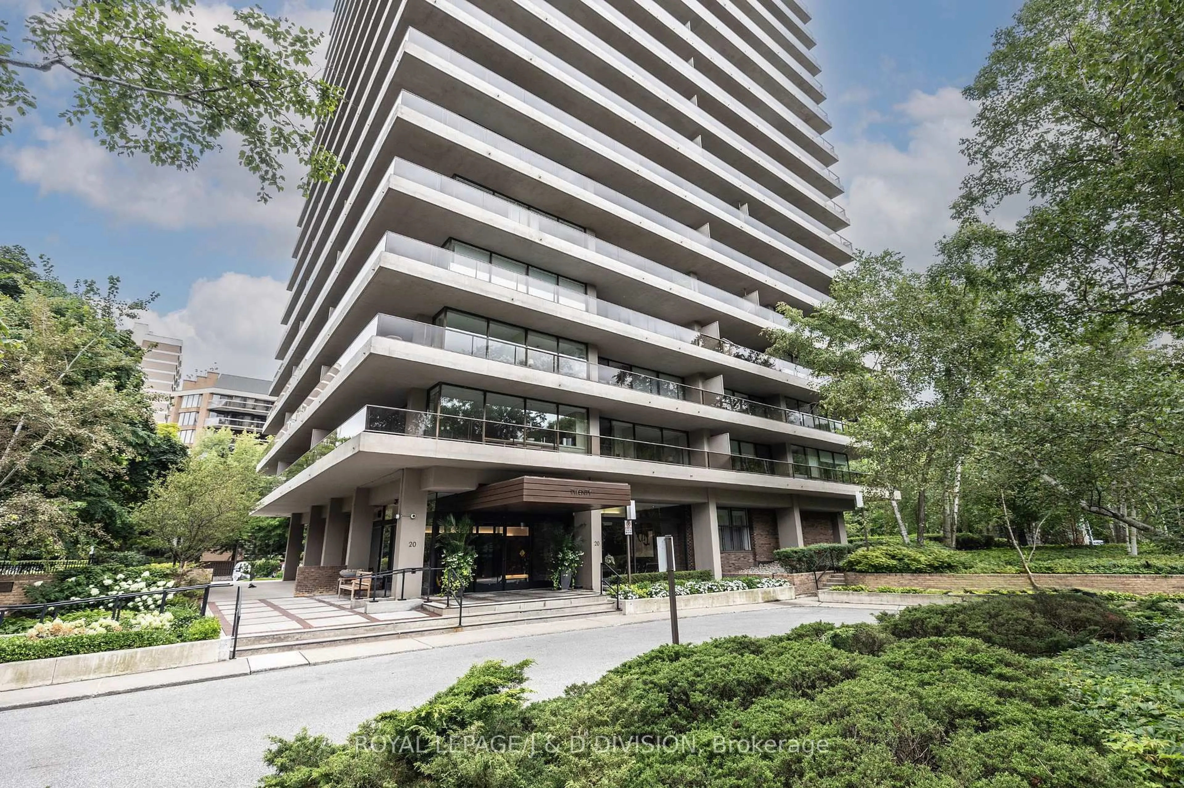 Indoor foyer for 20 Avoca Ave #2004, Toronto Ontario M4T 2B8