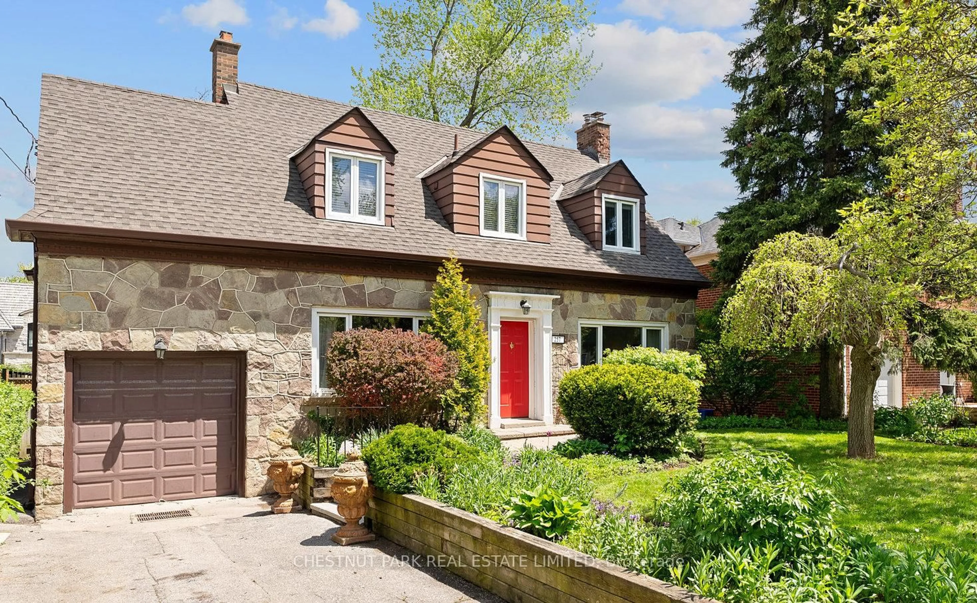 Home with brick exterior material, street for 257 Yonge Blvd, Toronto Ontario M5M 3J1