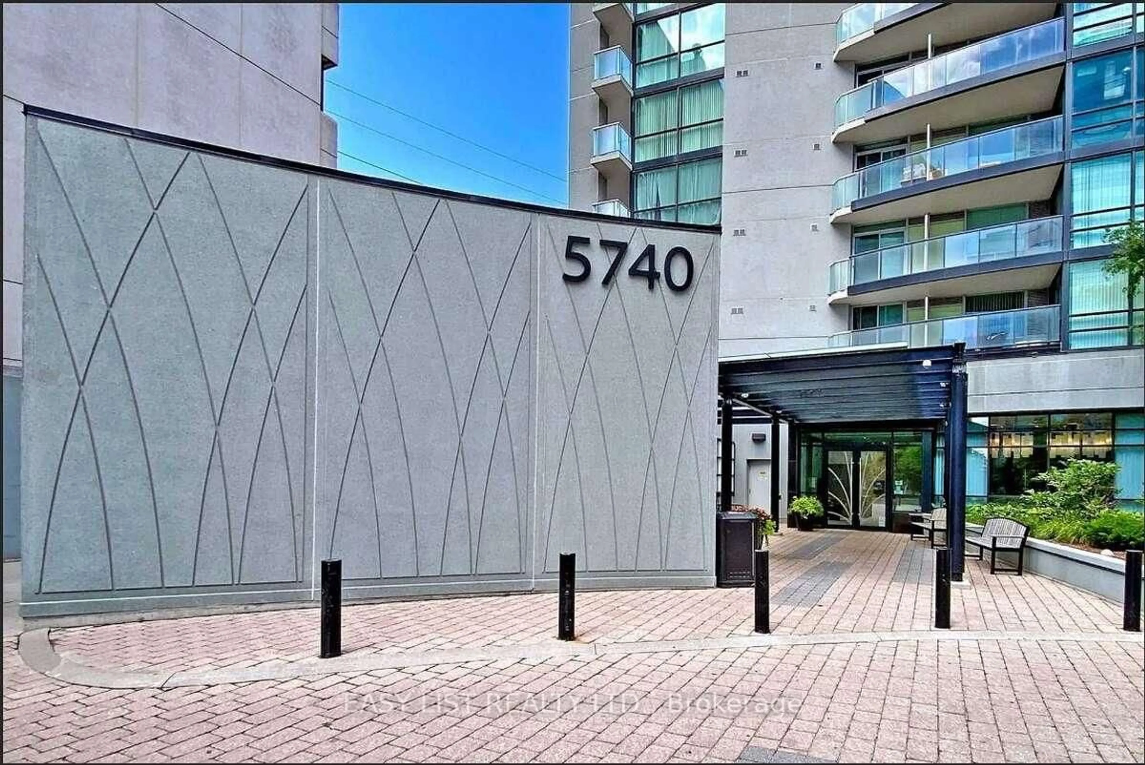 Indoor foyer for 5740 Yonge St #903, Toronto Ontario M2M 0B1
