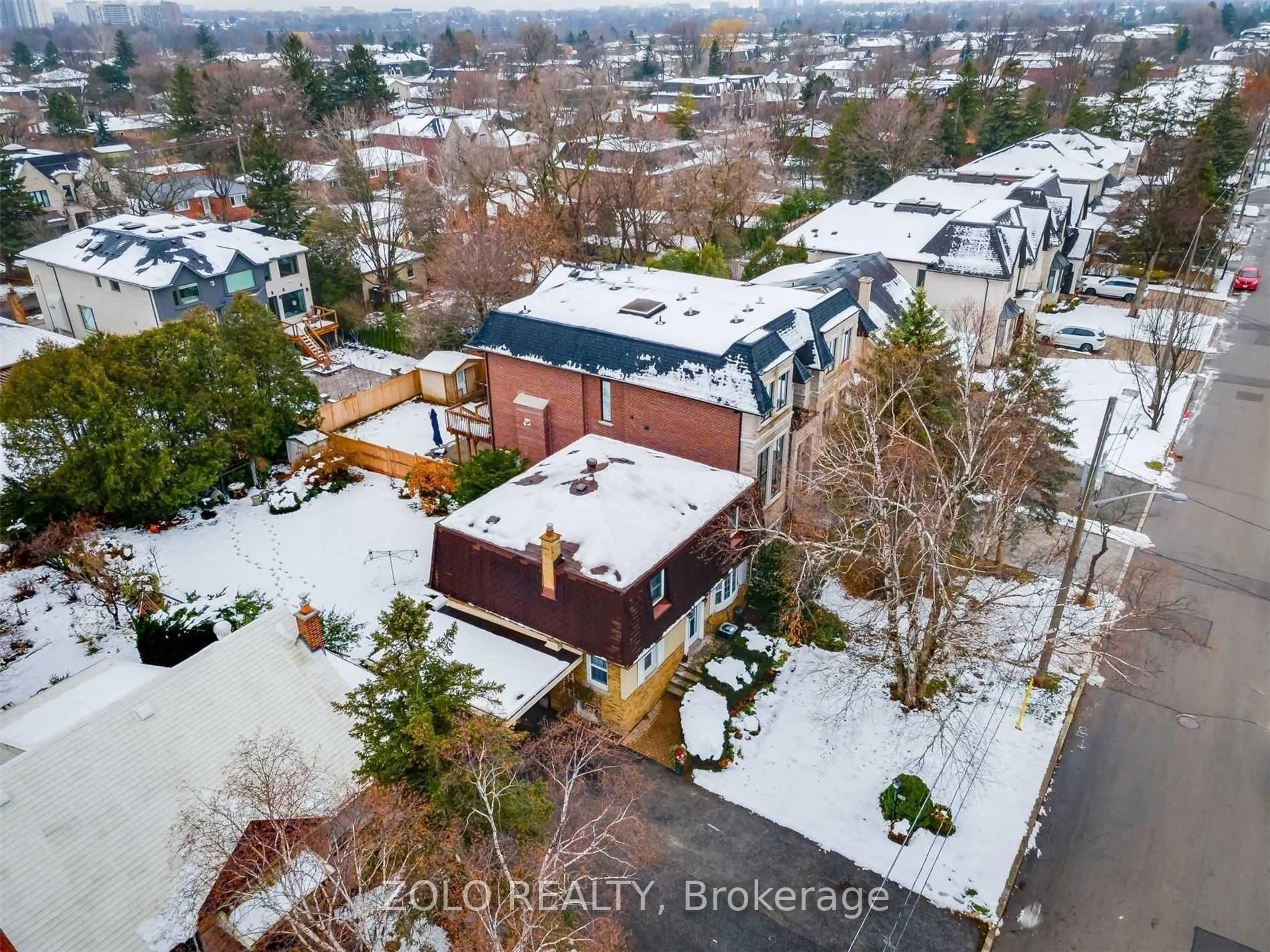 A pic from outside/outdoor area/front of a property/back of a property/a pic from drone, city buildings view from balcony for 401 Hounslow Ave, Toronto Ontario M2R 1H7