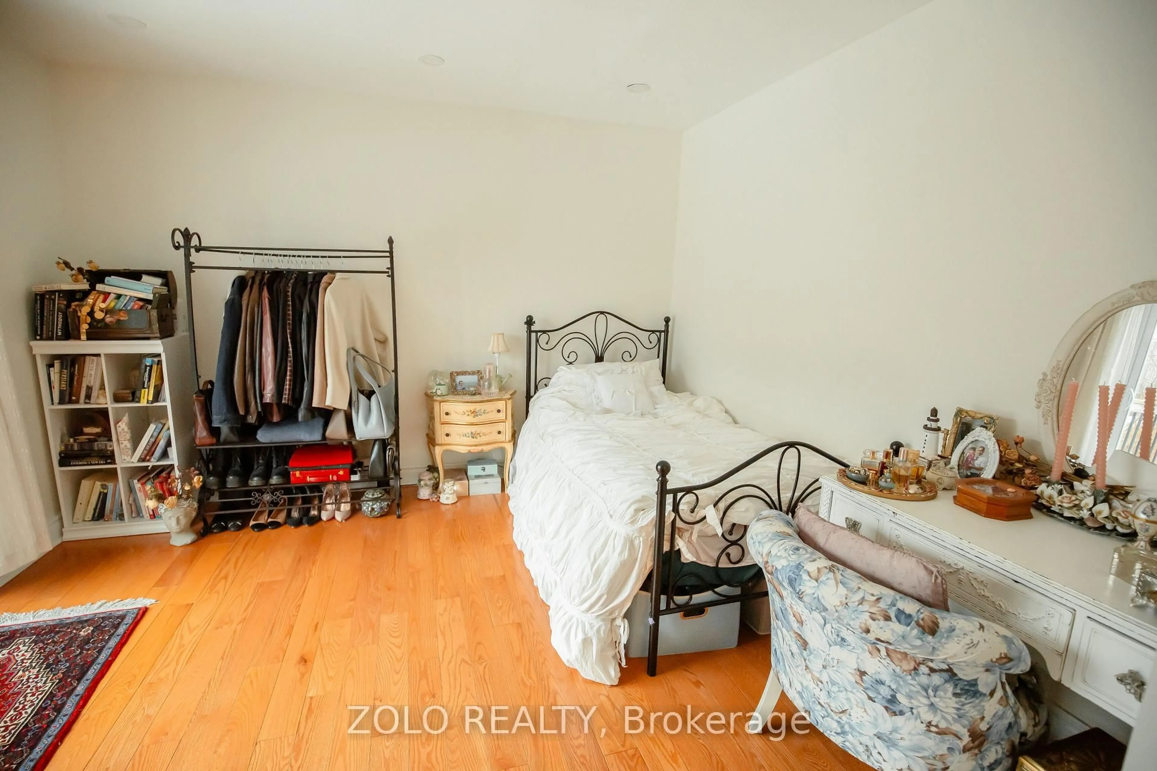 A pic of a room for 401 Hounslow Ave, Toronto Ontario M2R 1H7