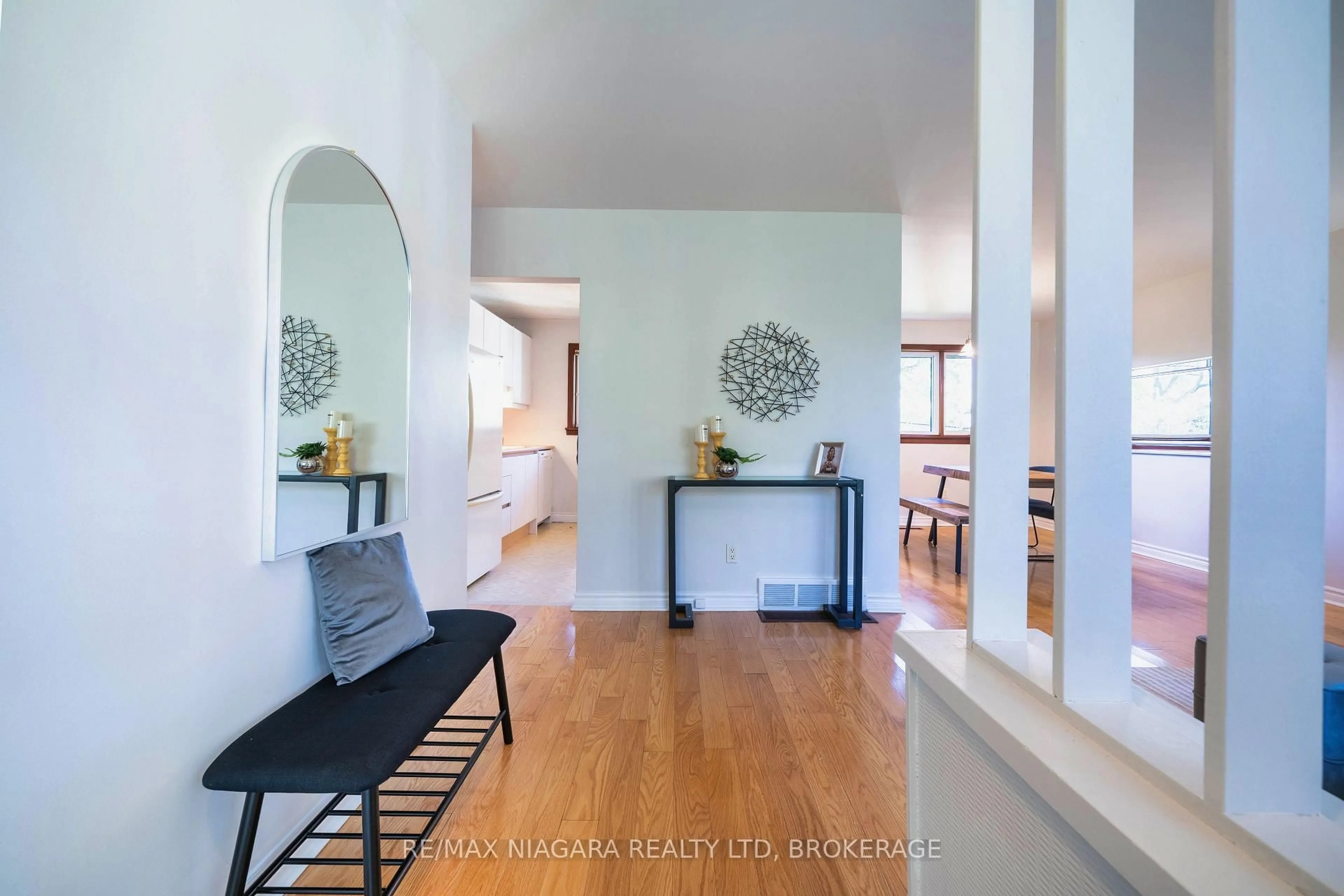 Indoor entryway for 55 North Hills Terr, Toronto Ontario M3C 1M5