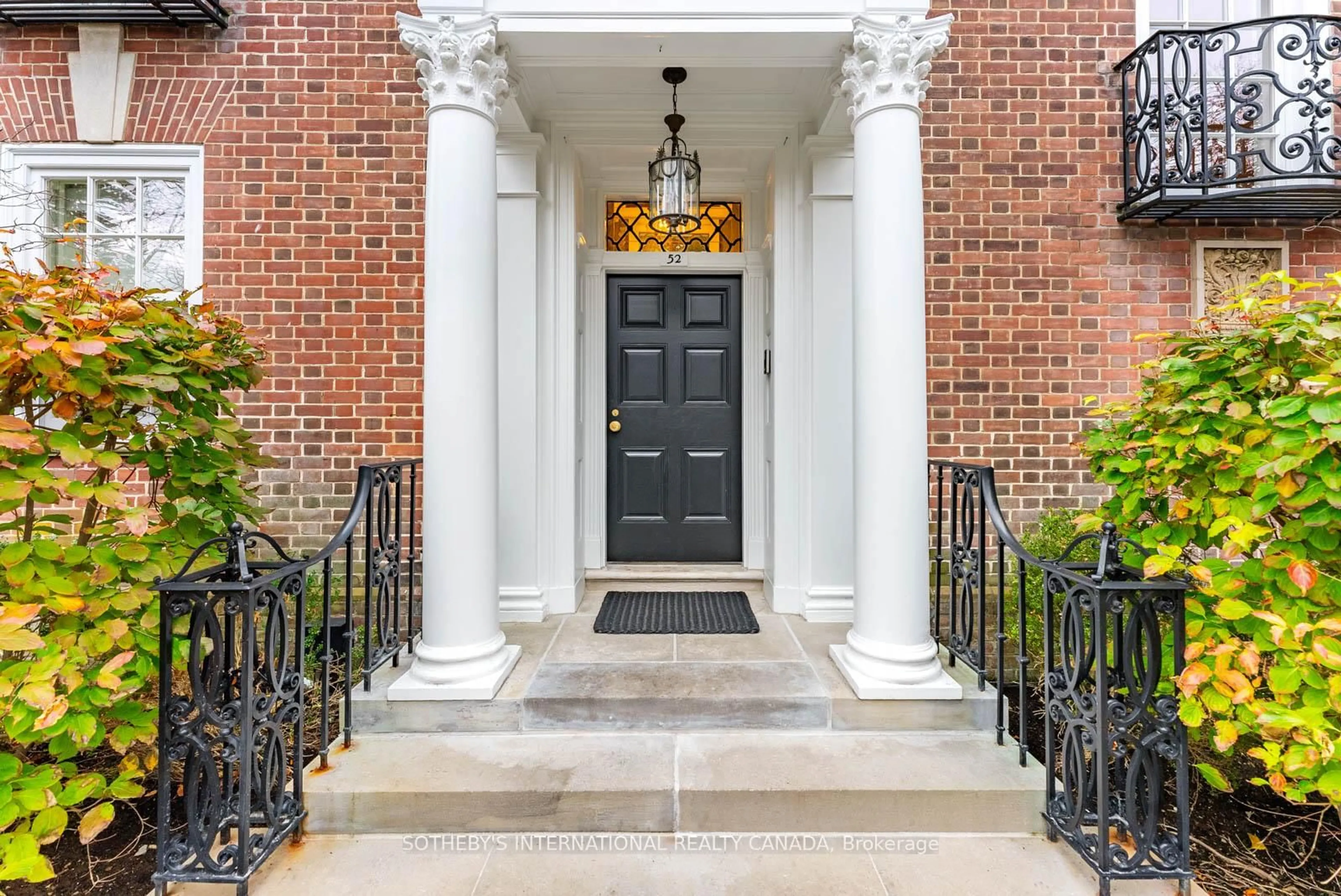 Indoor entryway for 52 Rosedale Rd, Toronto Ontario M4W 2P6