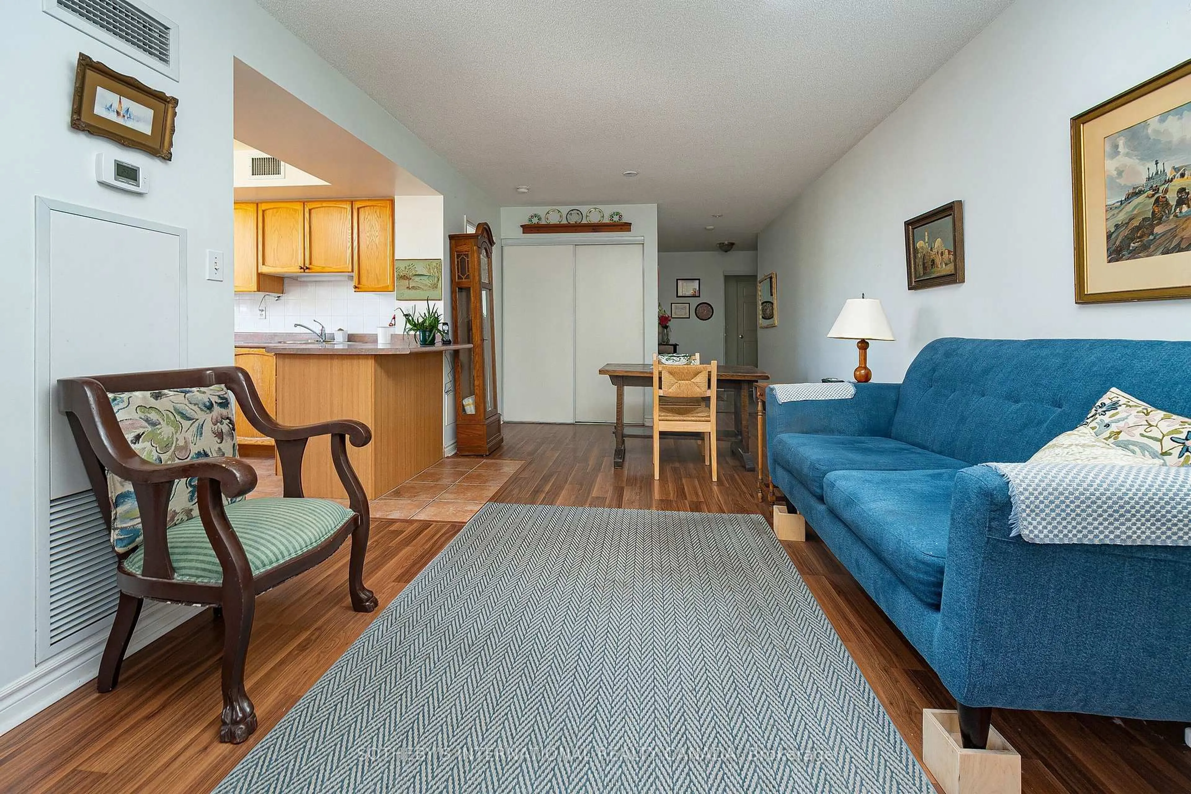 Living room with furniture, unknown for 253 Merton St #215, Toronto Ontario M4S 3H2