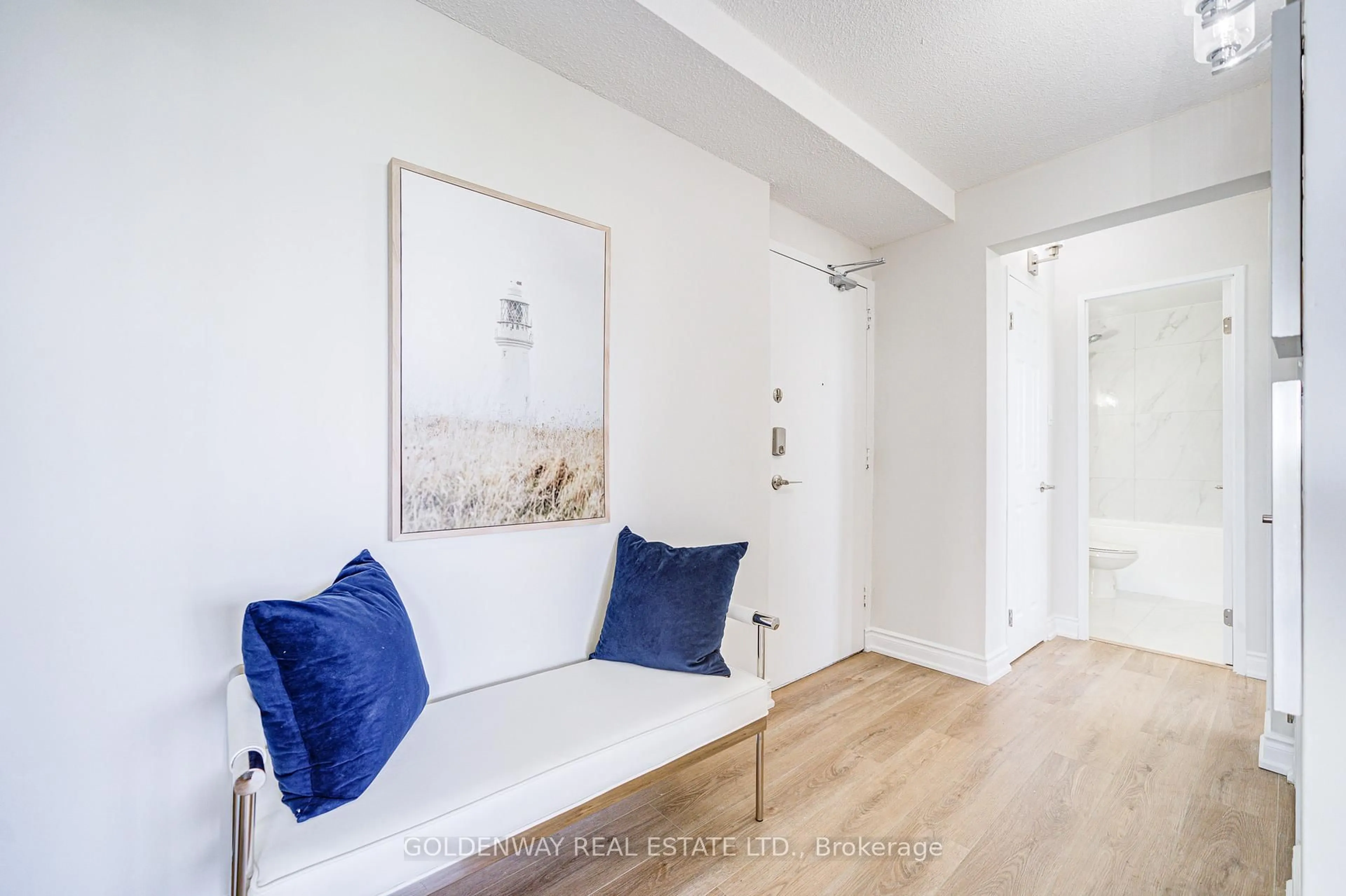 Indoor entryway for 100 Leeward Glwy #1103, Toronto Ontario M3C 2Z1