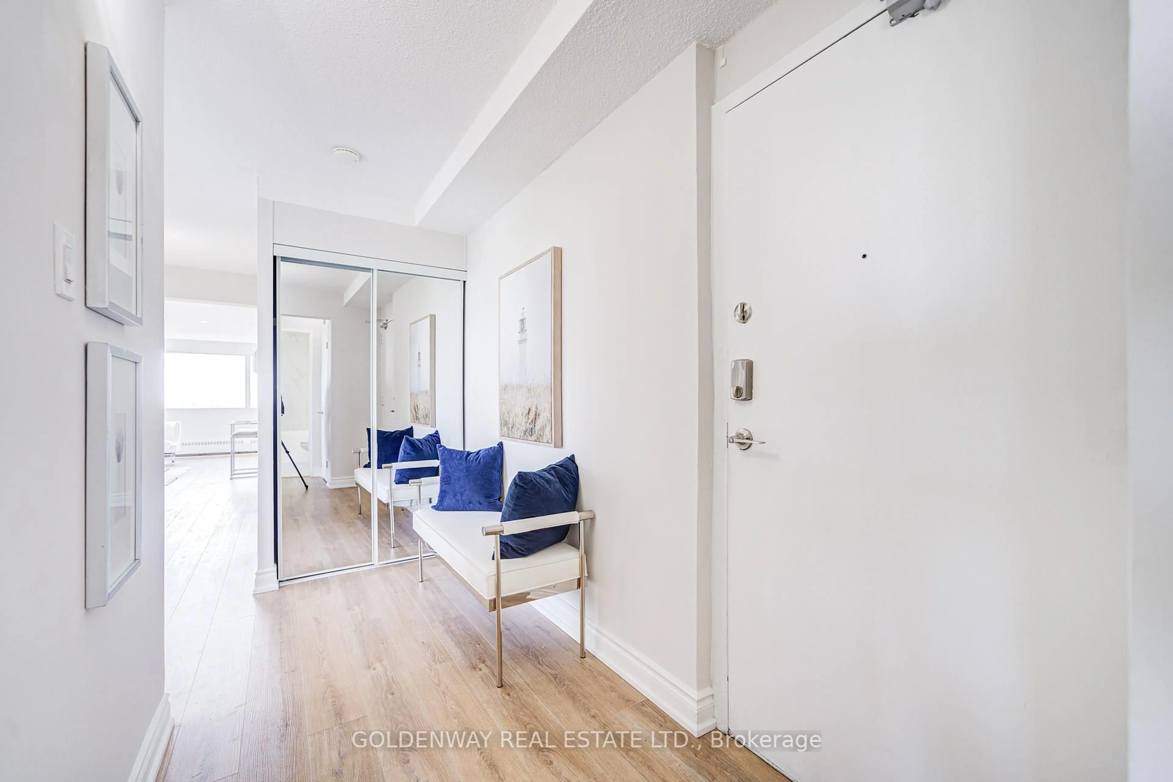 Indoor entryway for 100 Leeward Glwy #1103, Toronto Ontario M3C 2Z1