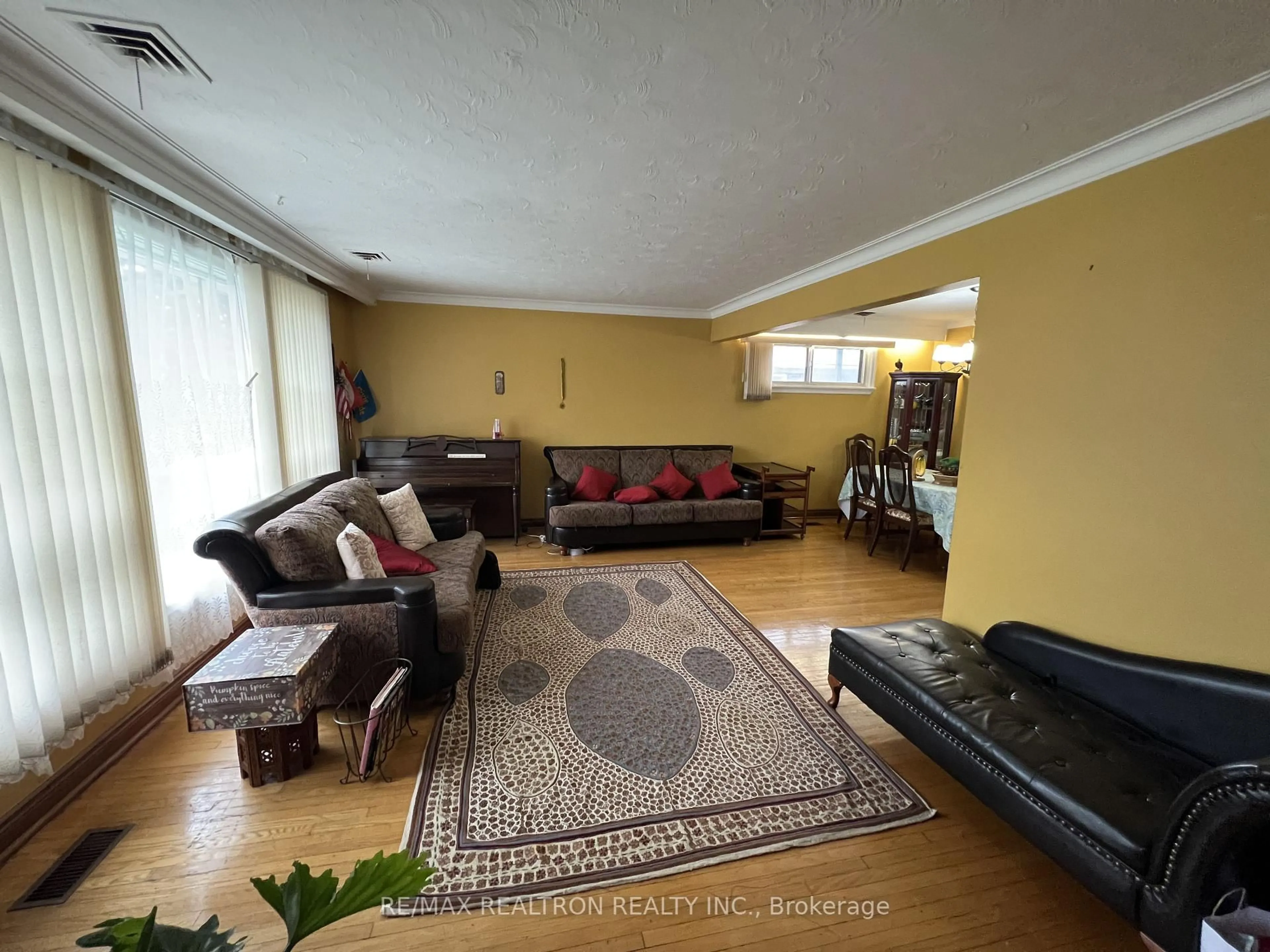 Living room with furniture, unknown for 119 Regina Ave, Toronto Ontario M6A 1R8