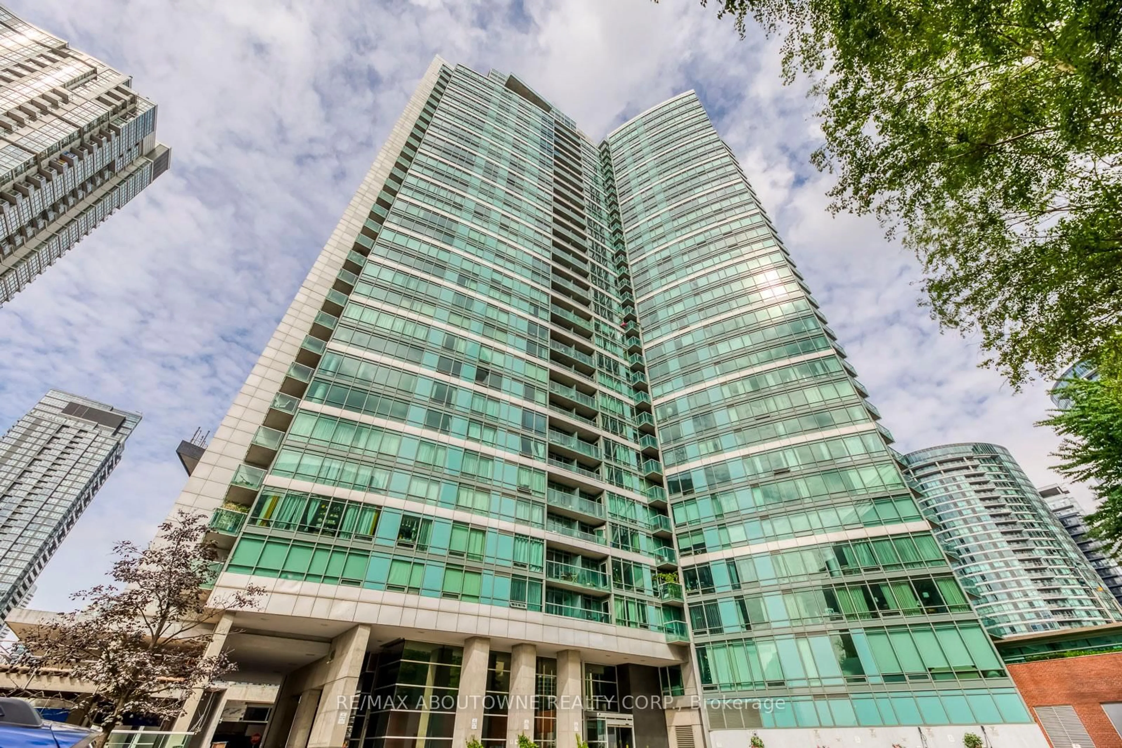 Indoor foyer for 81 Navy Wharf Crt #3308, Toronto Ontario M5V 3S2