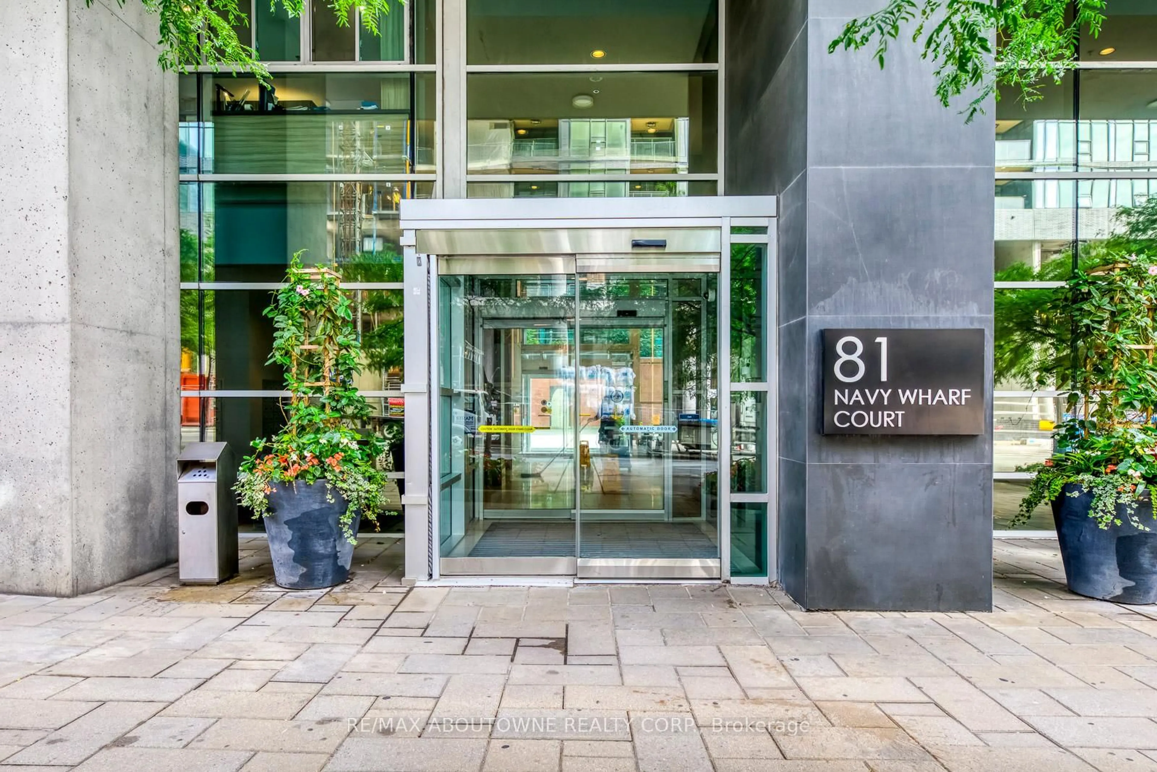 Indoor foyer for 81 Navy Wharf Crt #3308, Toronto Ontario M5V 3S2