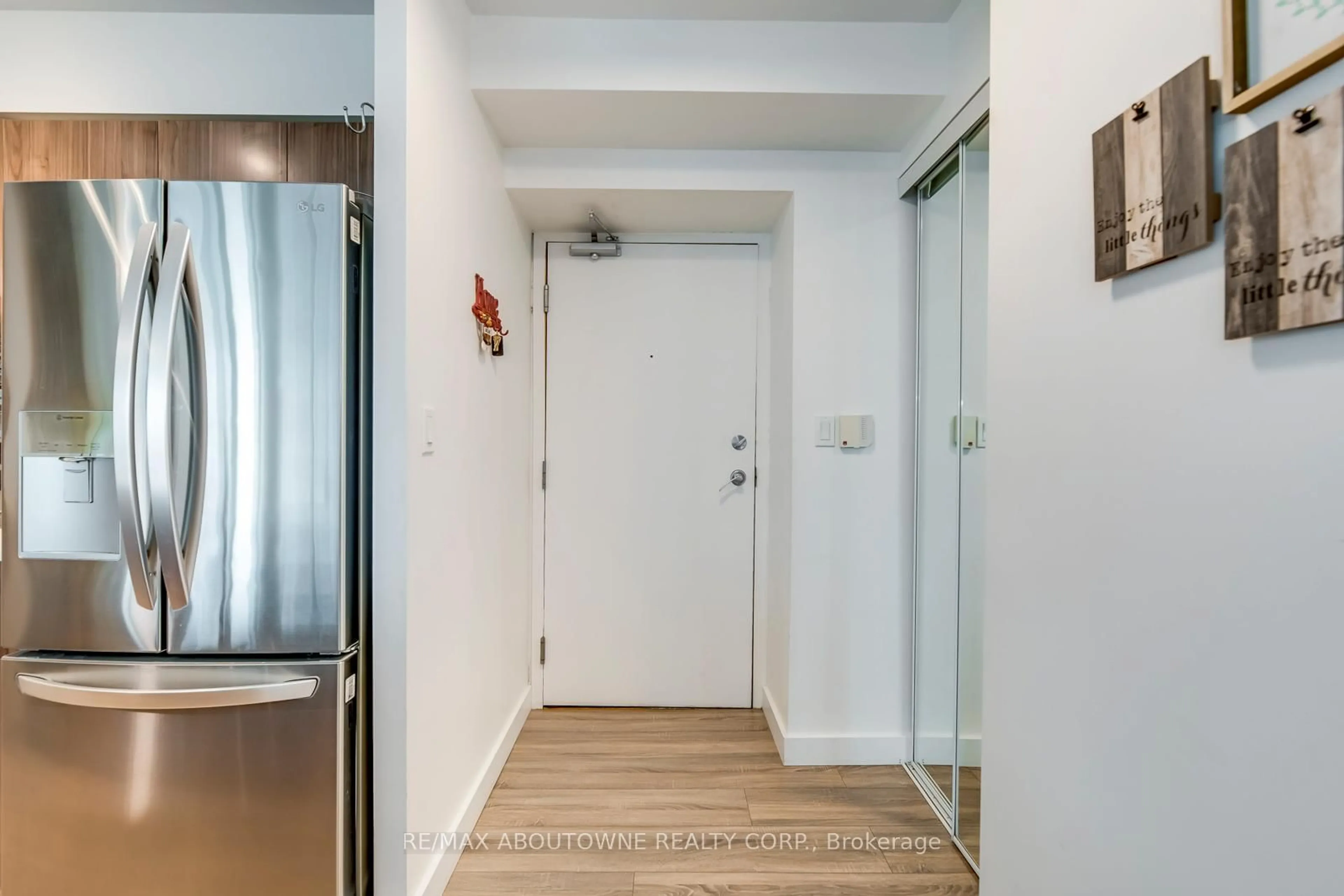 Indoor entryway for 81 Navy Wharf Crt #3308, Toronto Ontario M5V 3S2