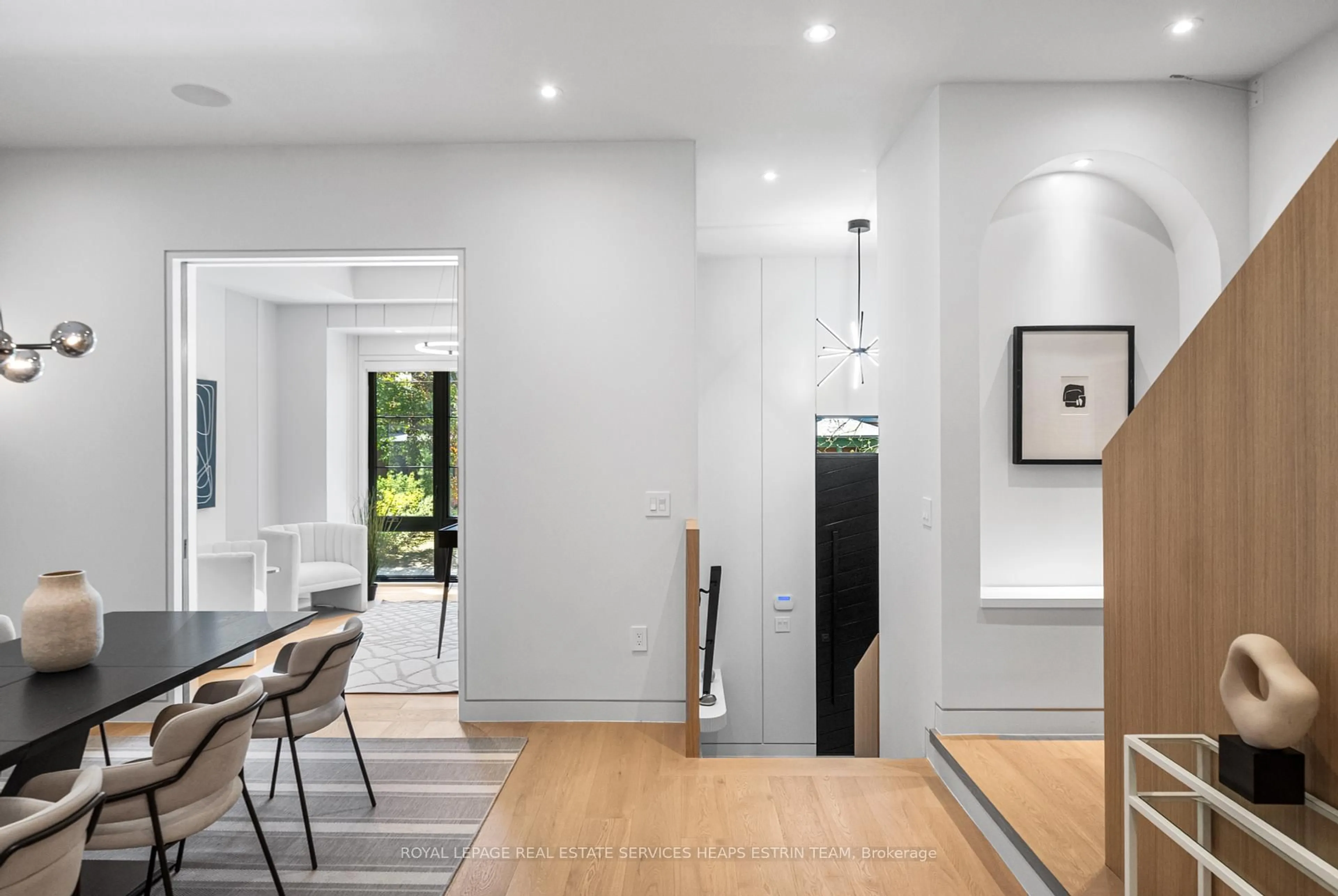 Indoor entryway for 79 Kendal Ave, Toronto Ontario M5R 1L8