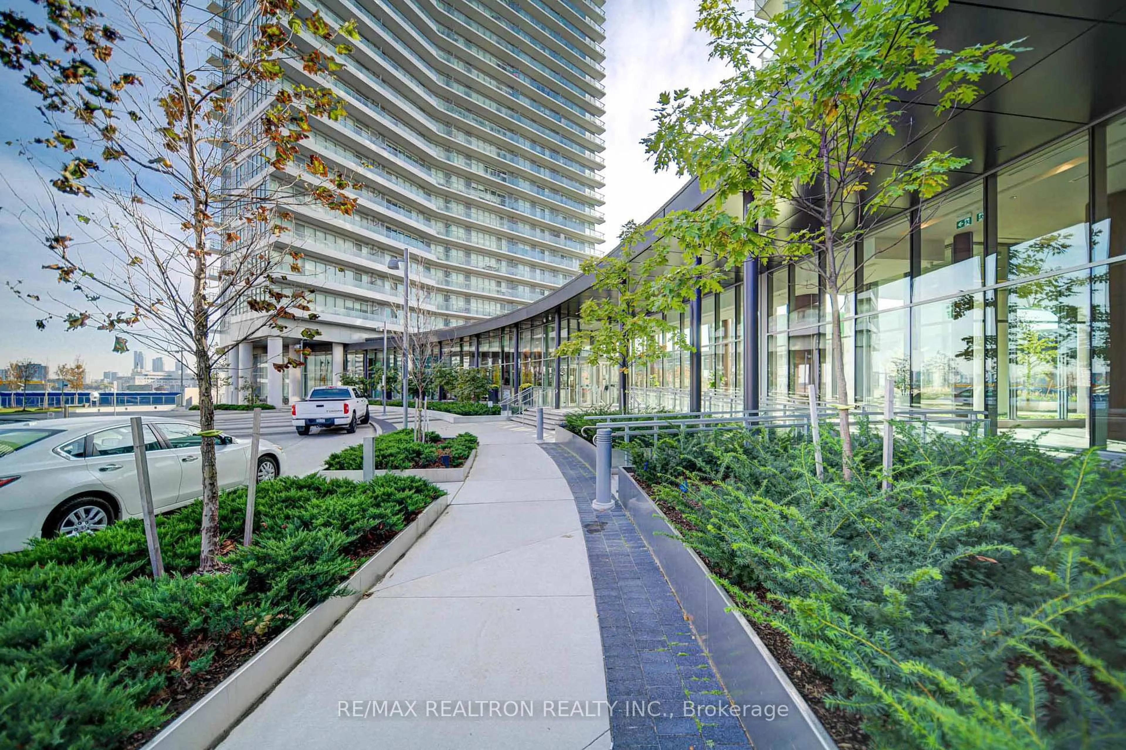 Patio, street for 115 Mcmahon Dr #2606, Toronto Ontario M2K 0E3