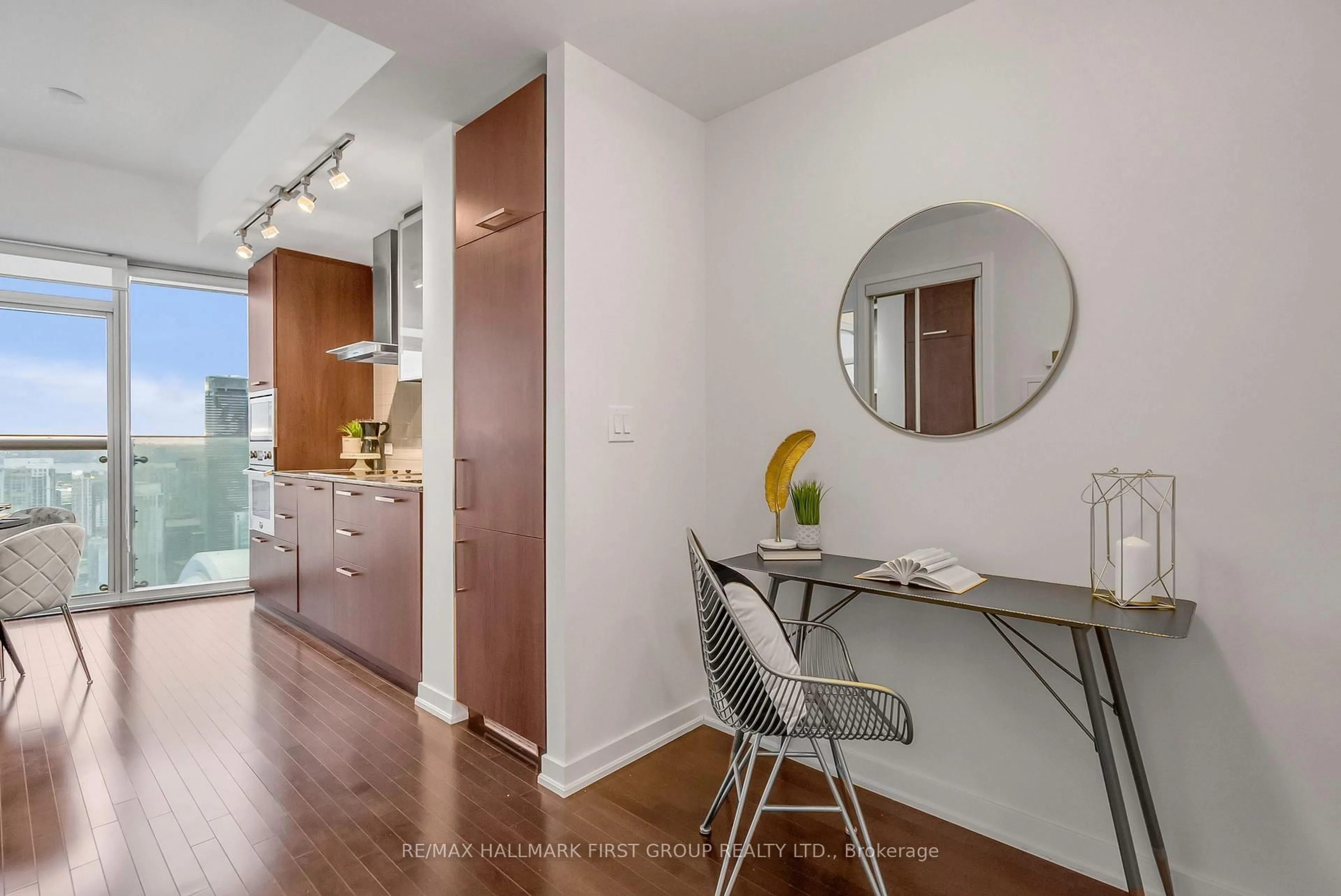 Unknown for 12 York St #5306, Toronto Ontario M5J 0A9