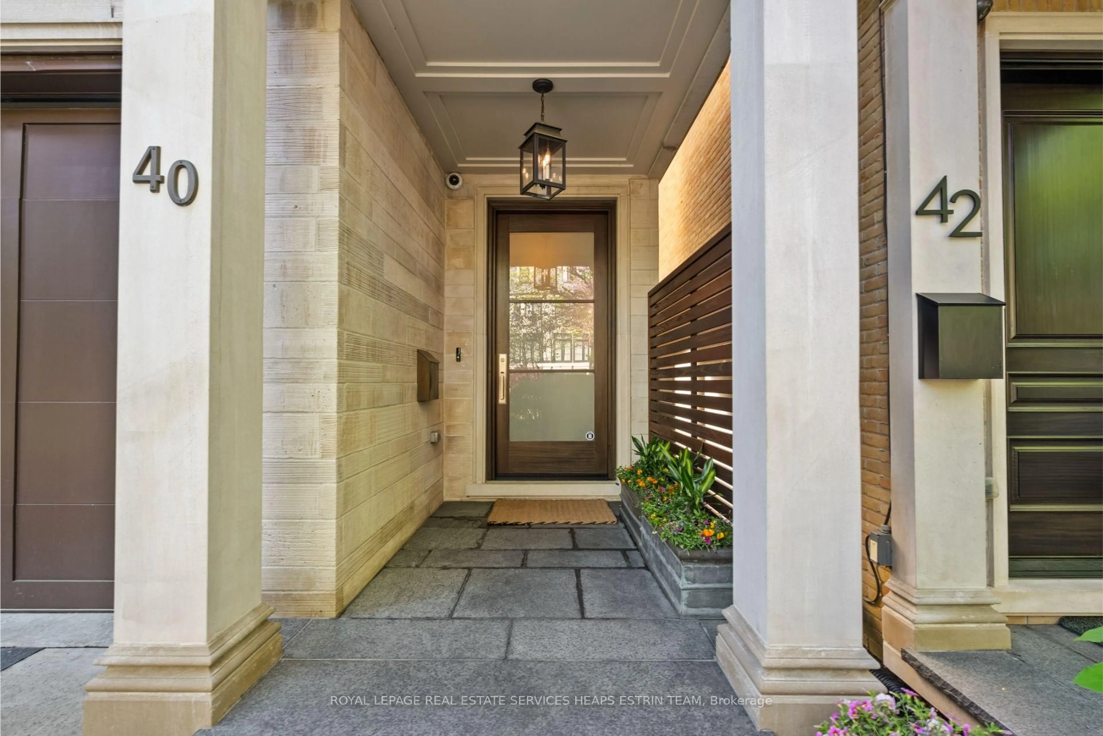 Indoor foyer for 40 Oriole Rd, Toronto Ontario M4V 2E8