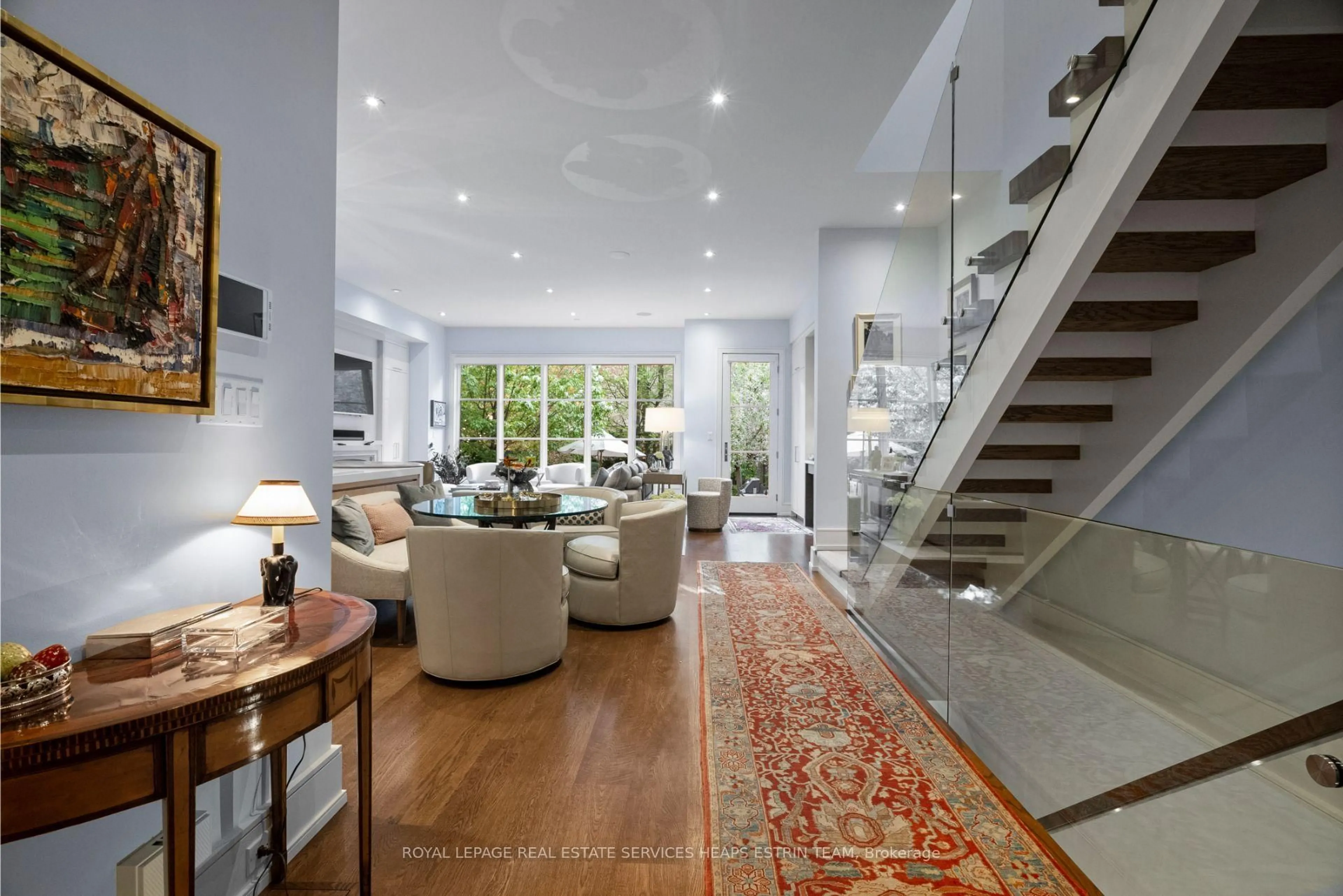 Indoor foyer for 40 Oriole Rd, Toronto Ontario M4V 2E8