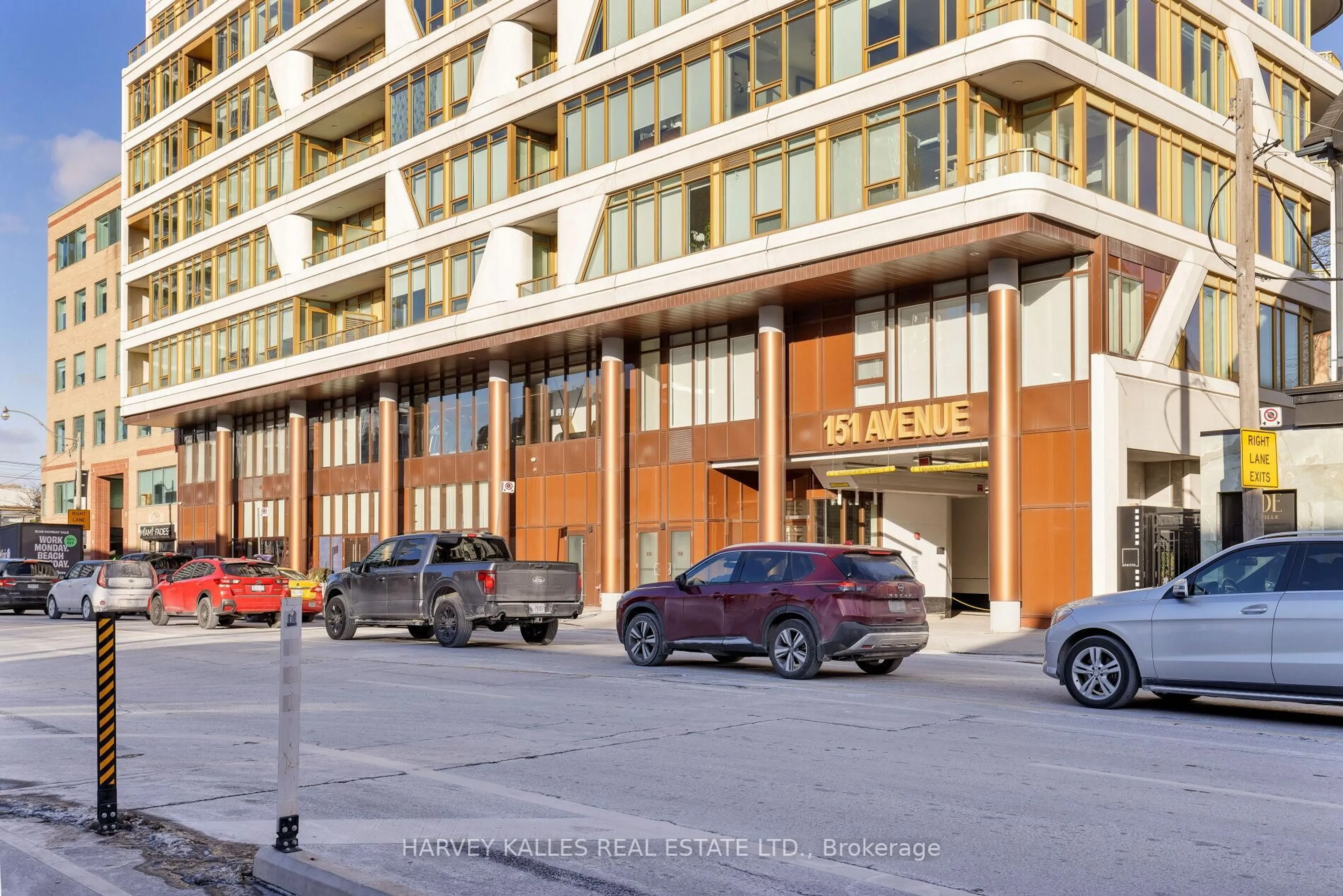 Indoor foyer for 151 Avenue Rd #805, Toronto Ontario M5R 2H7