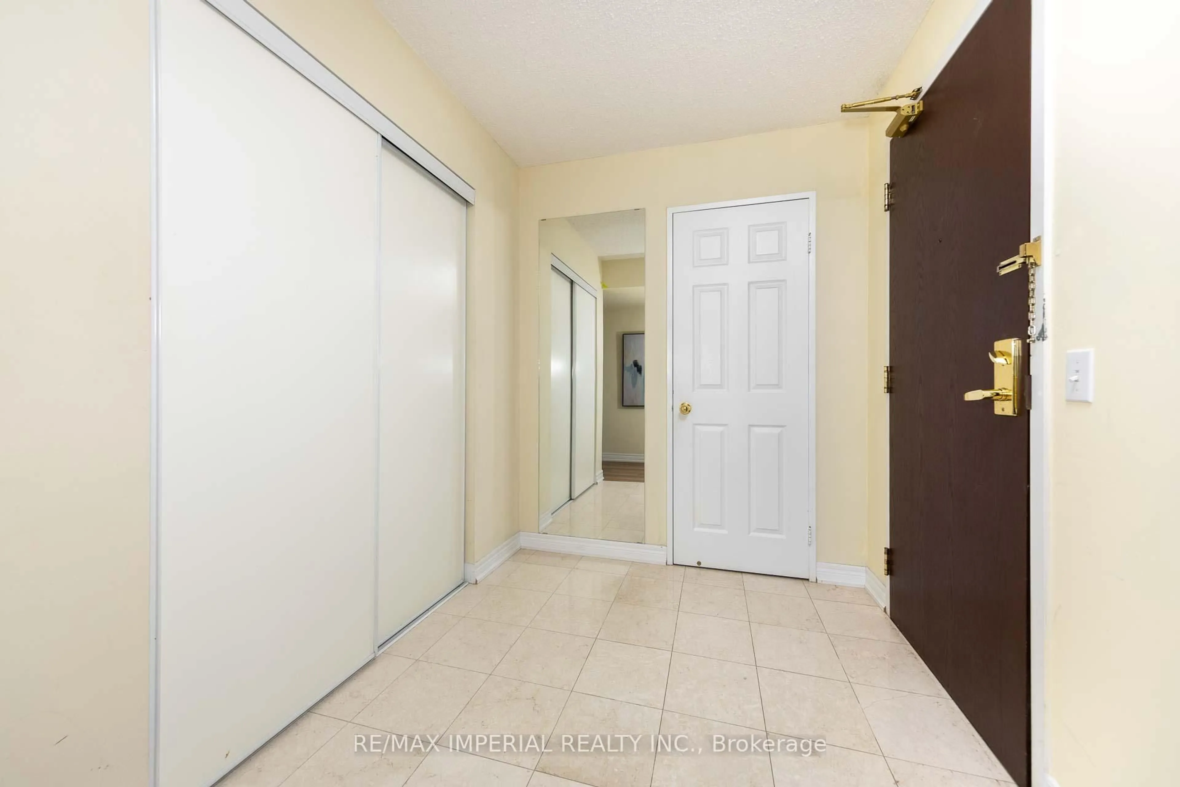 Indoor entryway for 18 Parkview Ave #2506, Toronto Ontario M2N 7H7