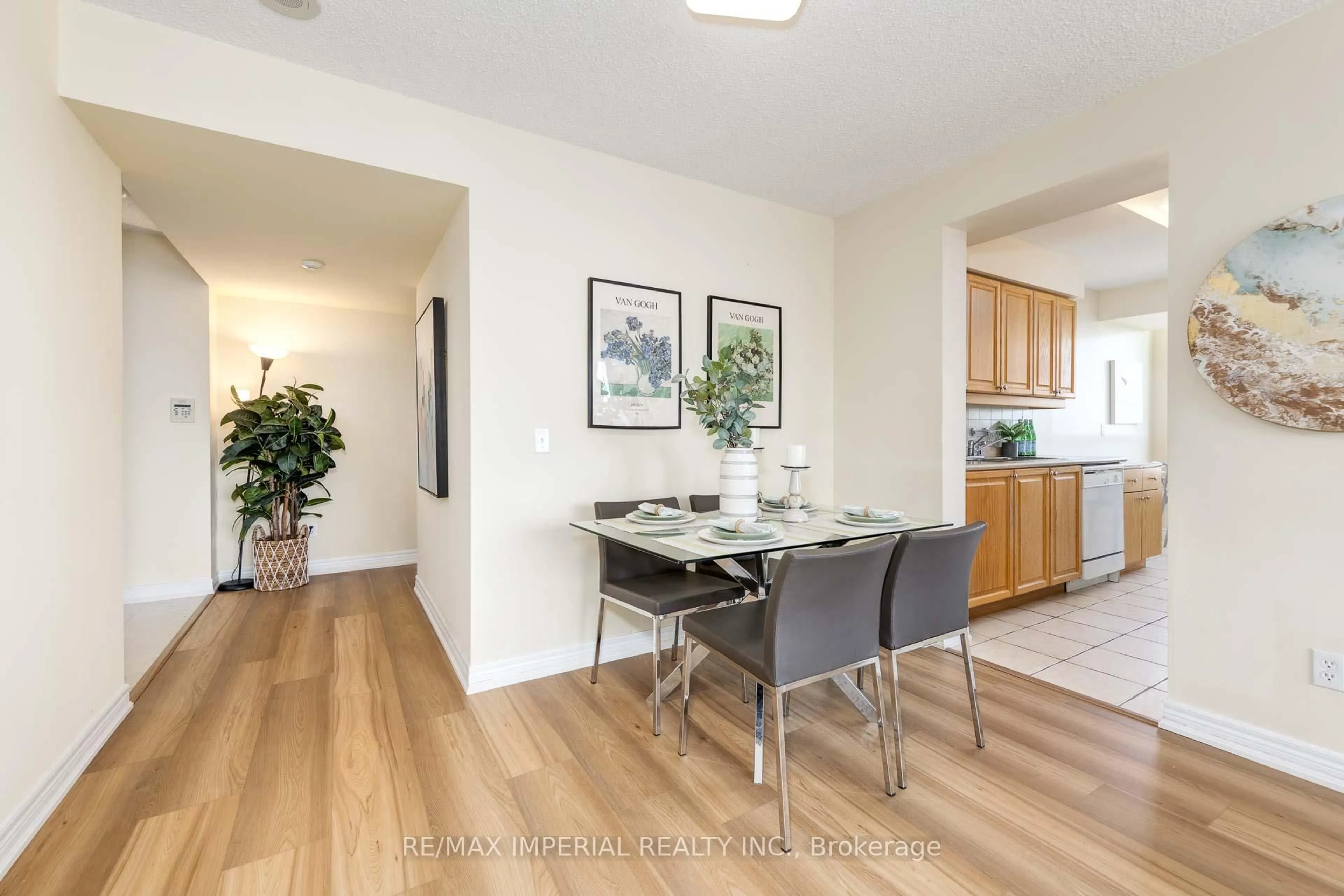 Dining room, wood/laminate floor for 18 Parkview Ave #2506, Toronto Ontario M2N 7H7