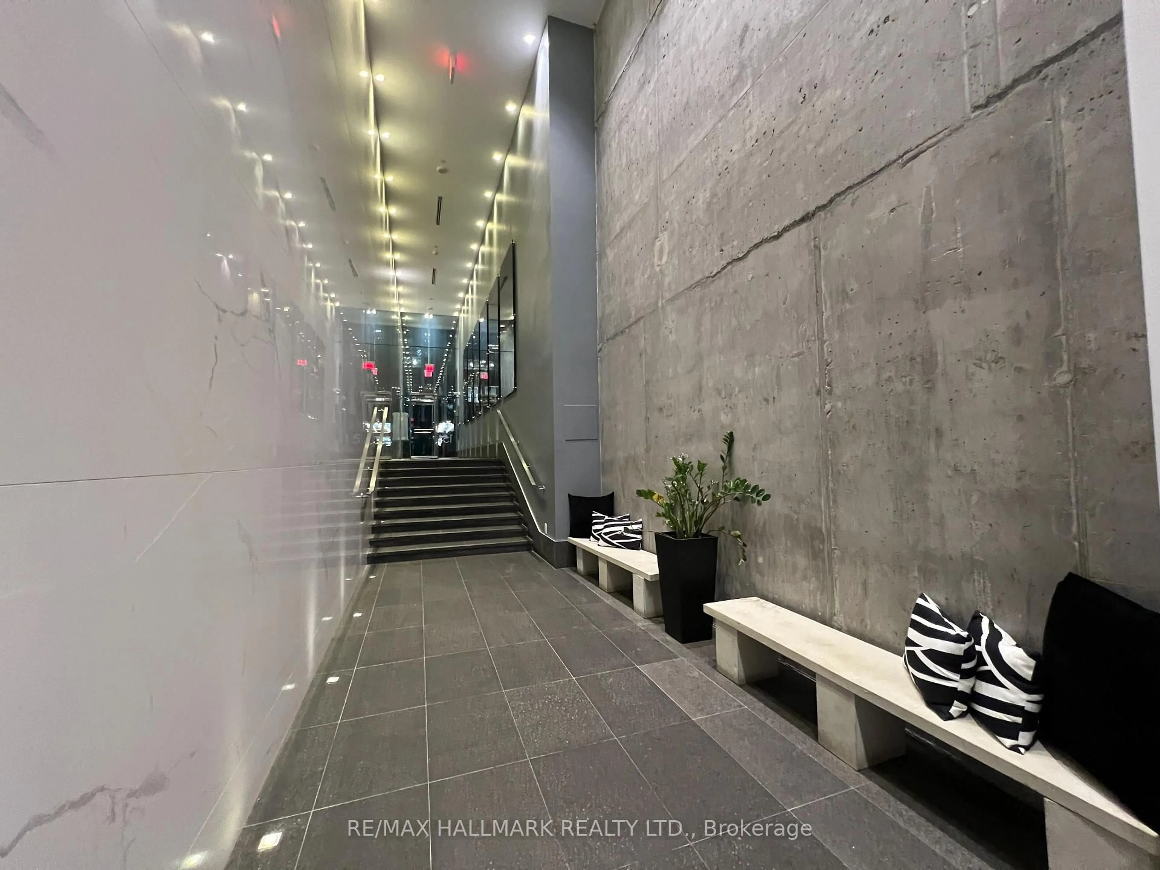 Lobby for 224 King St #4004, Toronto Ontario M5H 0A6