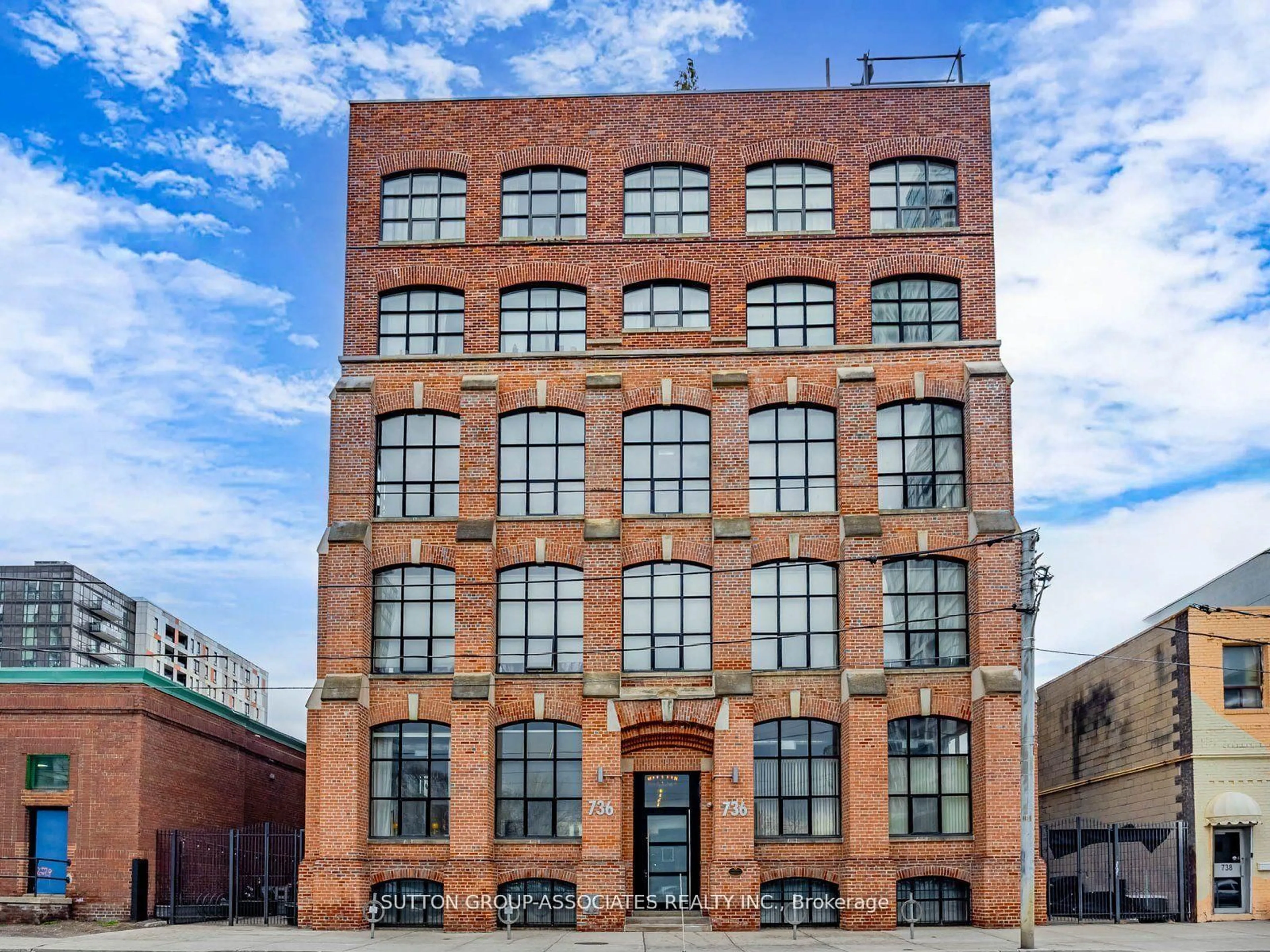 Home with brick exterior material, building for 736 Dundas St #Unit 507, Toronto Ontario M5A 2C5