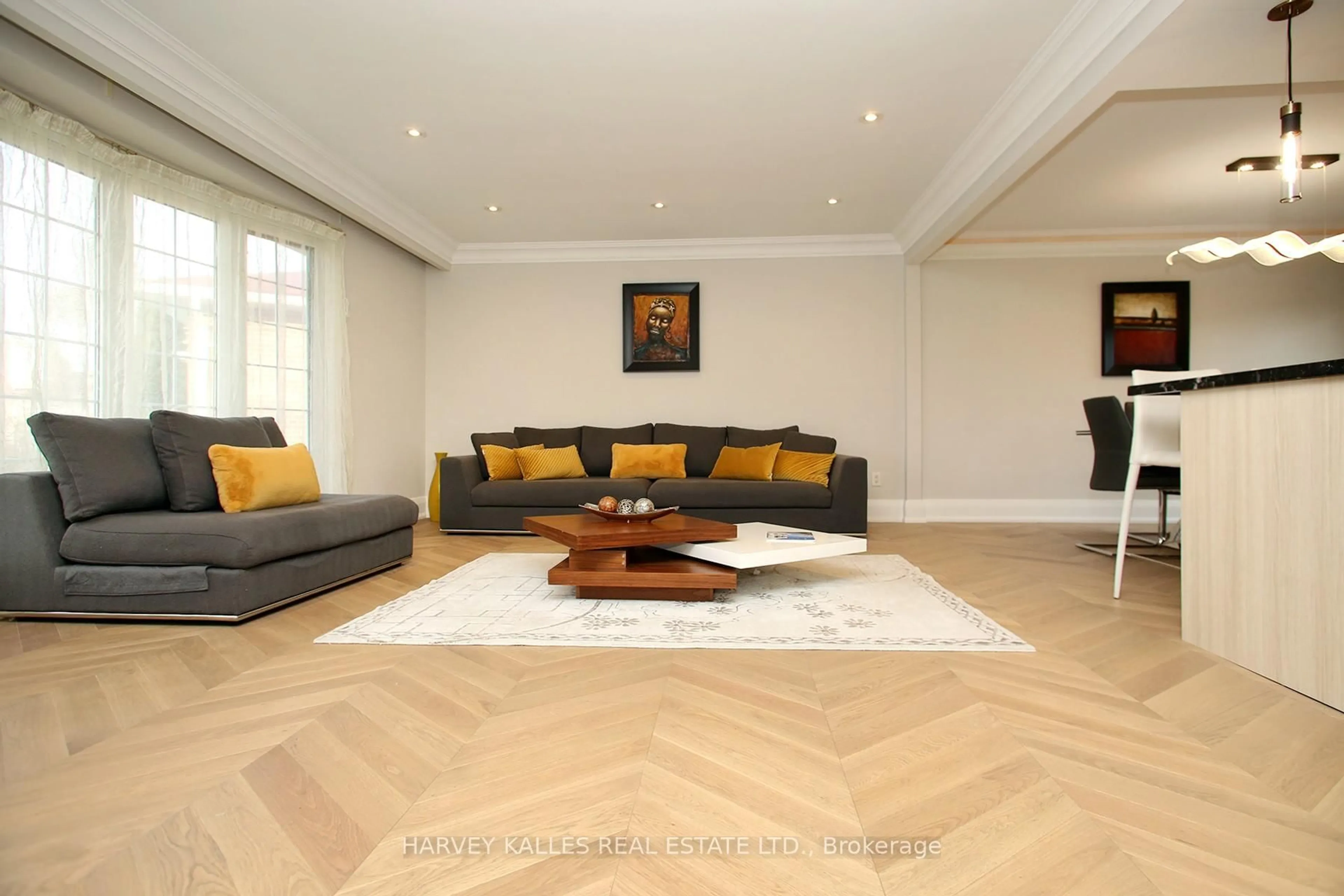 Living room with furniture, wood/laminate floor for 16 Wedgeport Pl, Toronto Ontario M2N 4B4