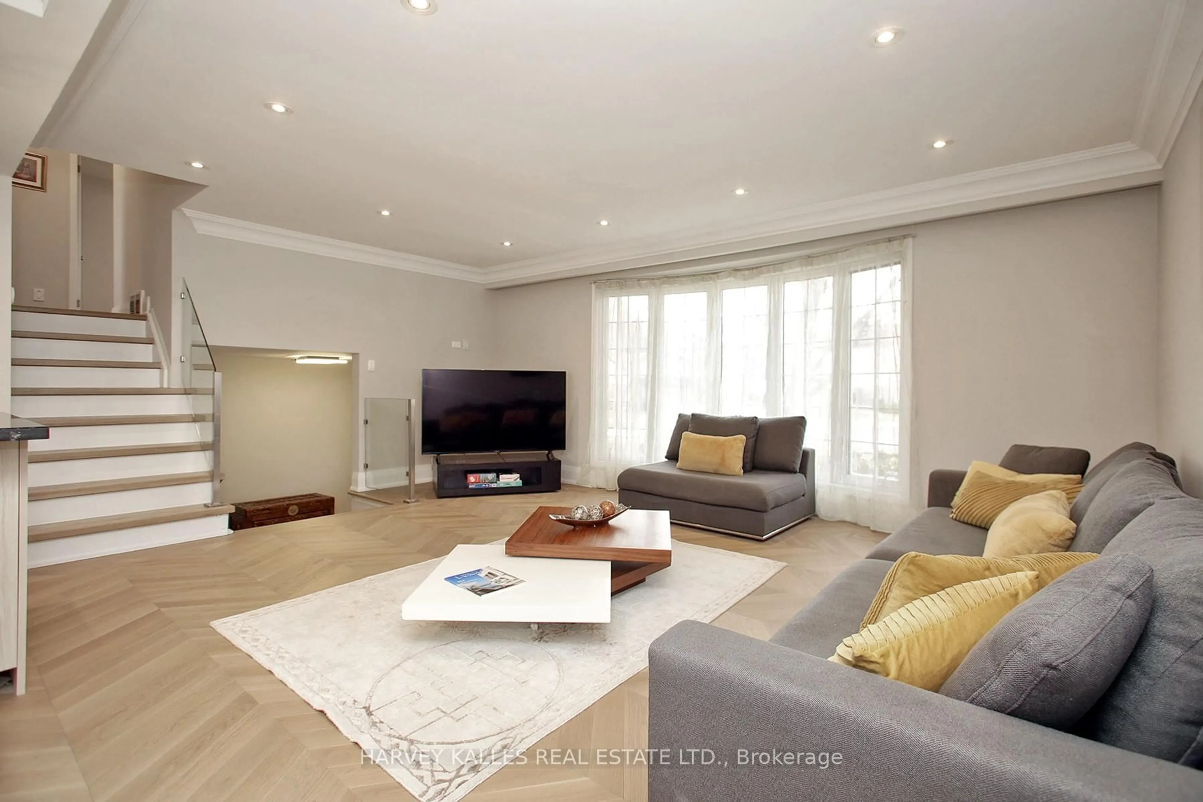 Living room with furniture, wood/laminate floor for 16 Wedgeport Pl, Toronto Ontario M2N 4B4