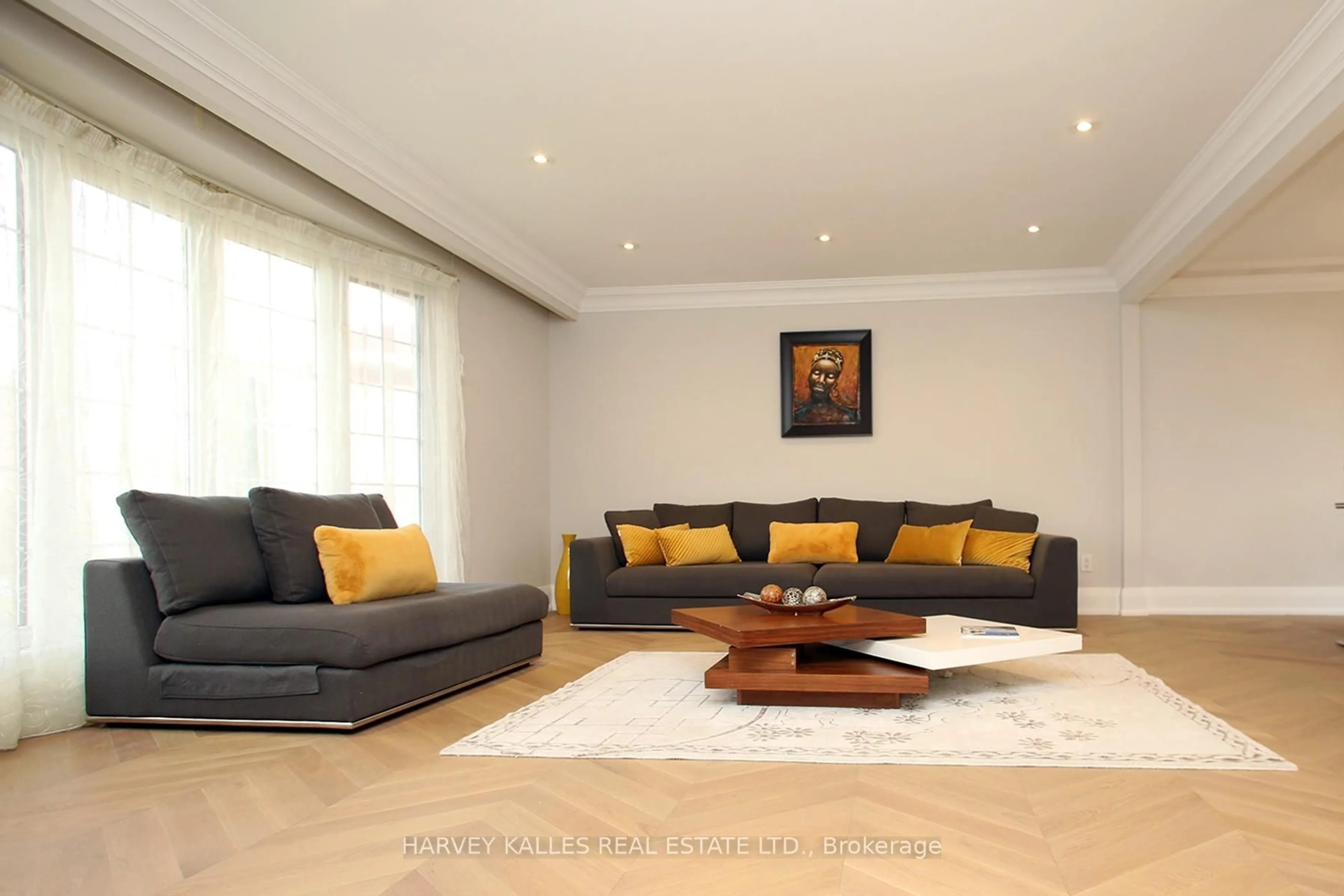 Living room with furniture, wood/laminate floor for 16 Wedgeport Pl, Toronto Ontario M2N 4B4