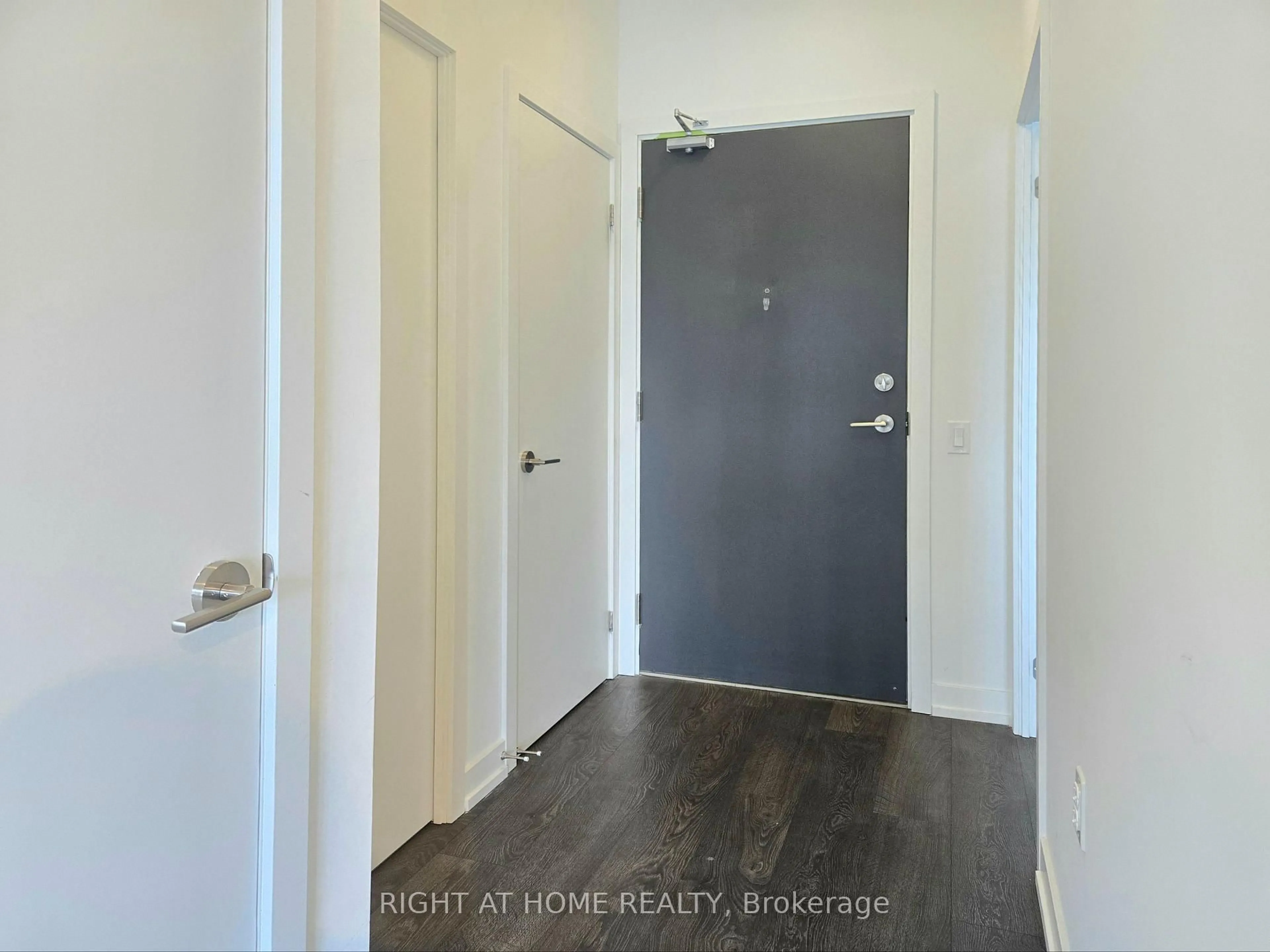 Indoor entryway for 8 Olympic Garden Dr #1007, Toronto Ontario M2M 0B9