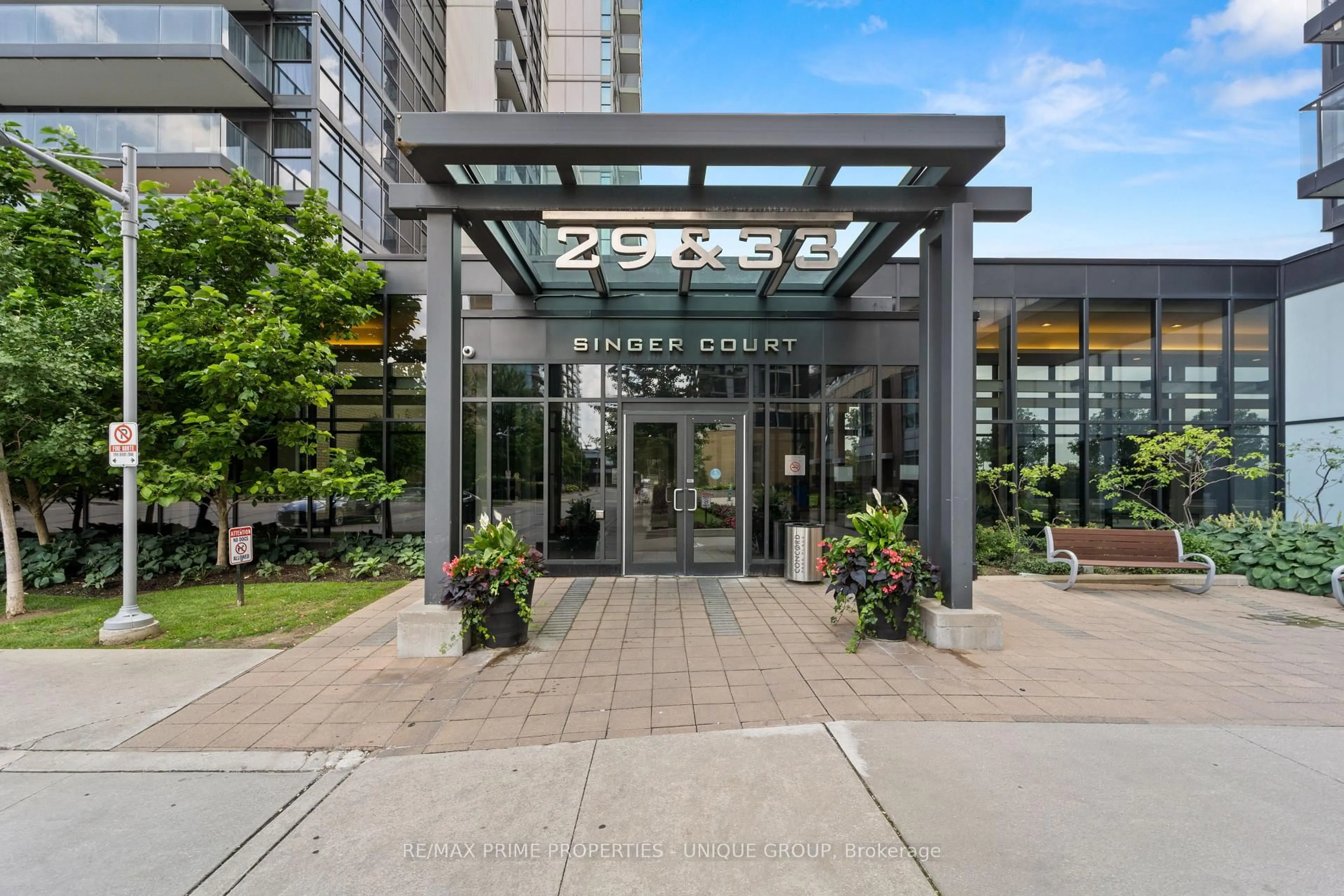 Indoor foyer for 29 Singer Crt #2207, Toronto Ontario M2K 0B3
