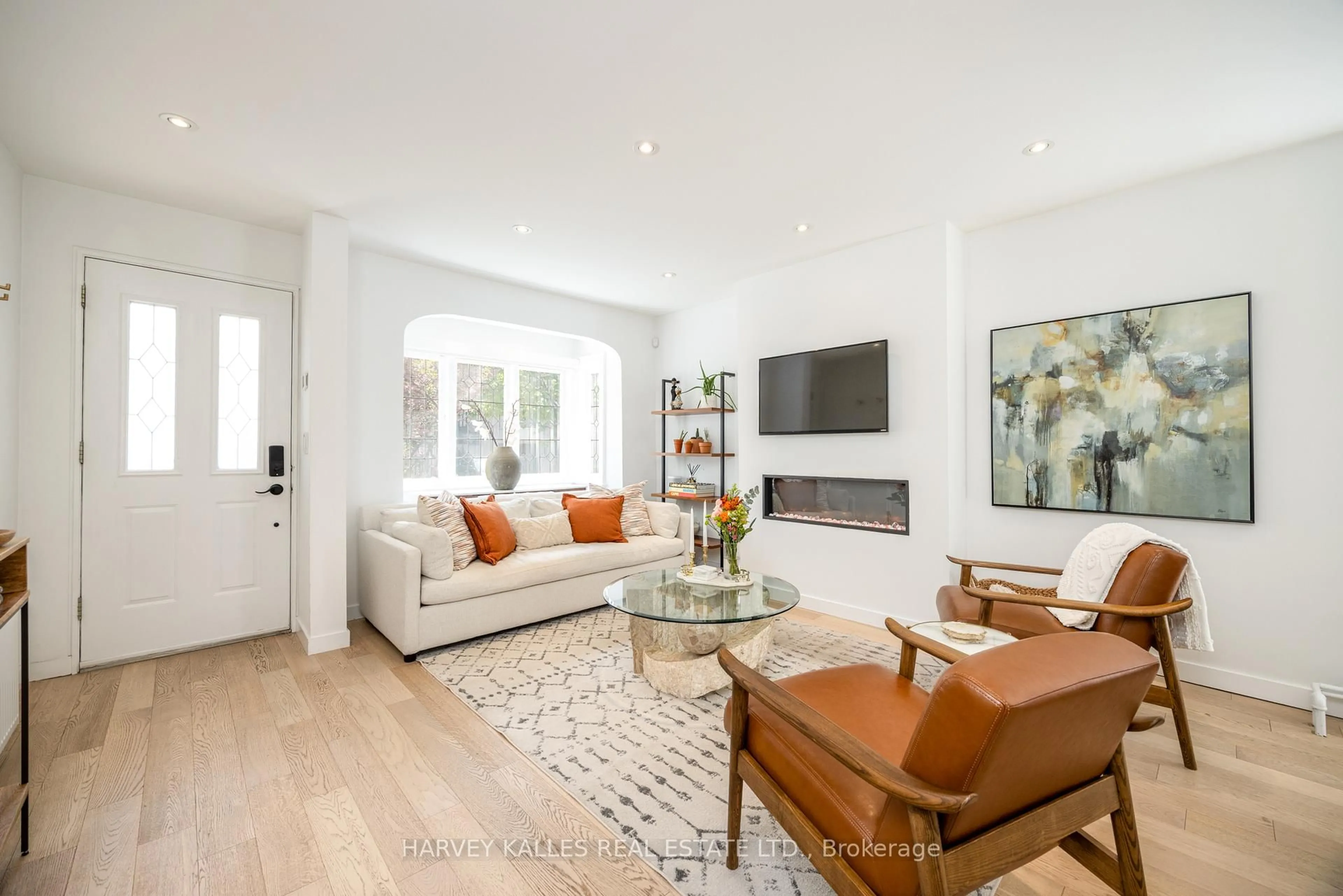 Living room with furniture, unknown for 380 Old Orchard Grve, Toronto Ontario M5M 2E9