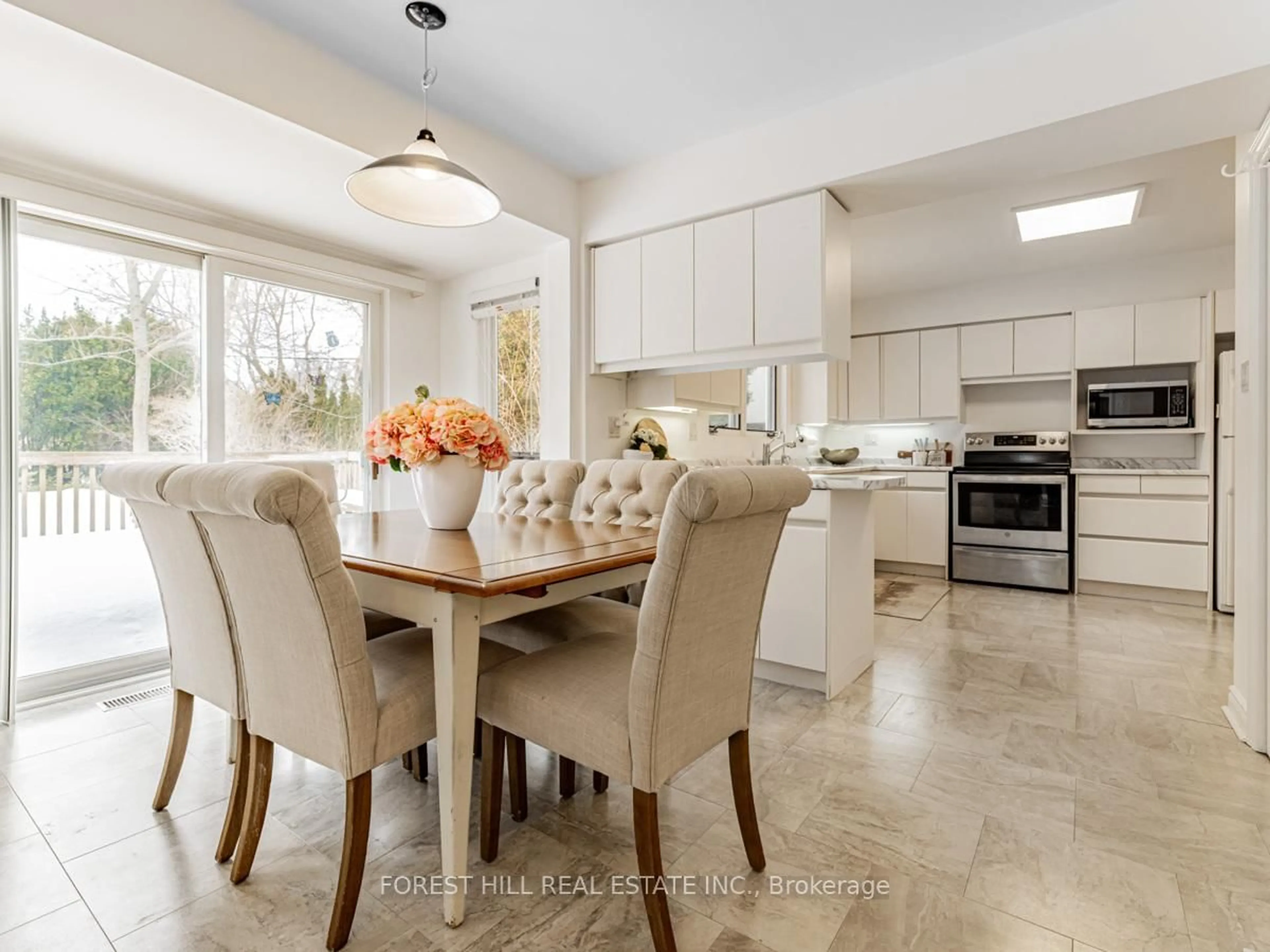 Open concept kitchen, ceramic/tile floor for 128 Parkview Ave, Toronto Ontario M2N 3Y5
