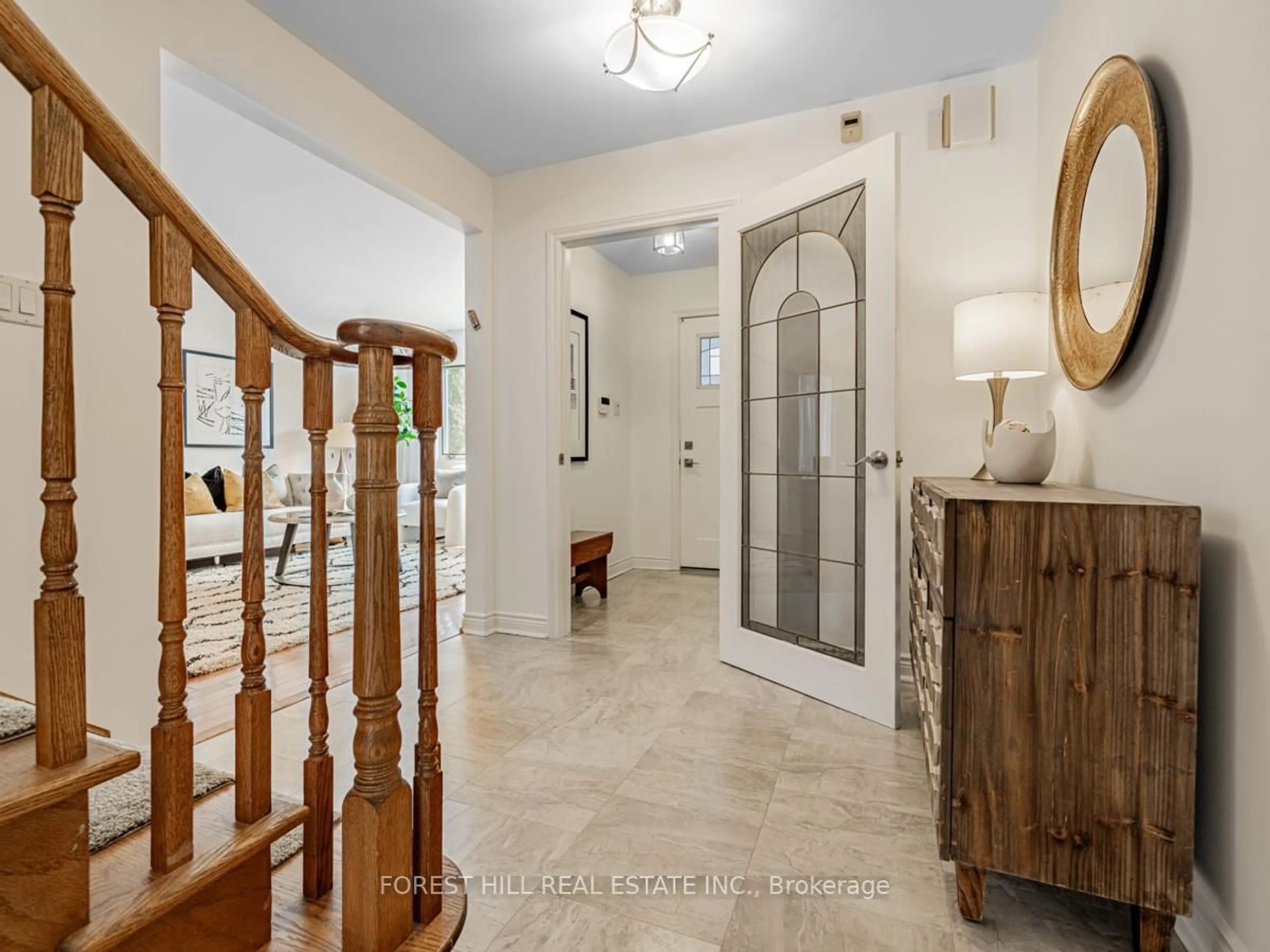 Indoor entryway for 128 Parkview Ave, Toronto Ontario M2N 3Y5