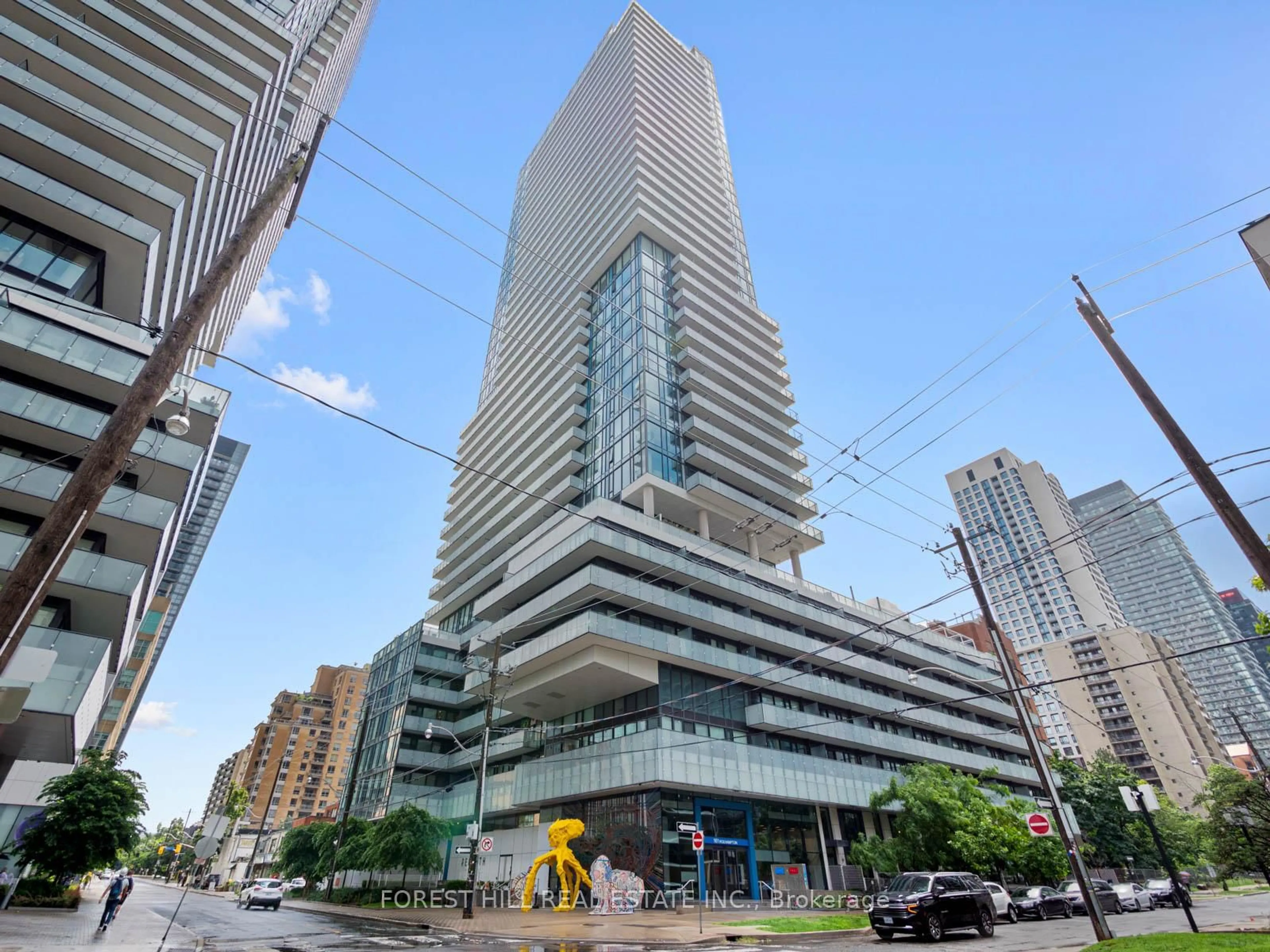 Indoor foyer for 161 Roehampton Ave #103, Toronto Ontario M4P 0C8