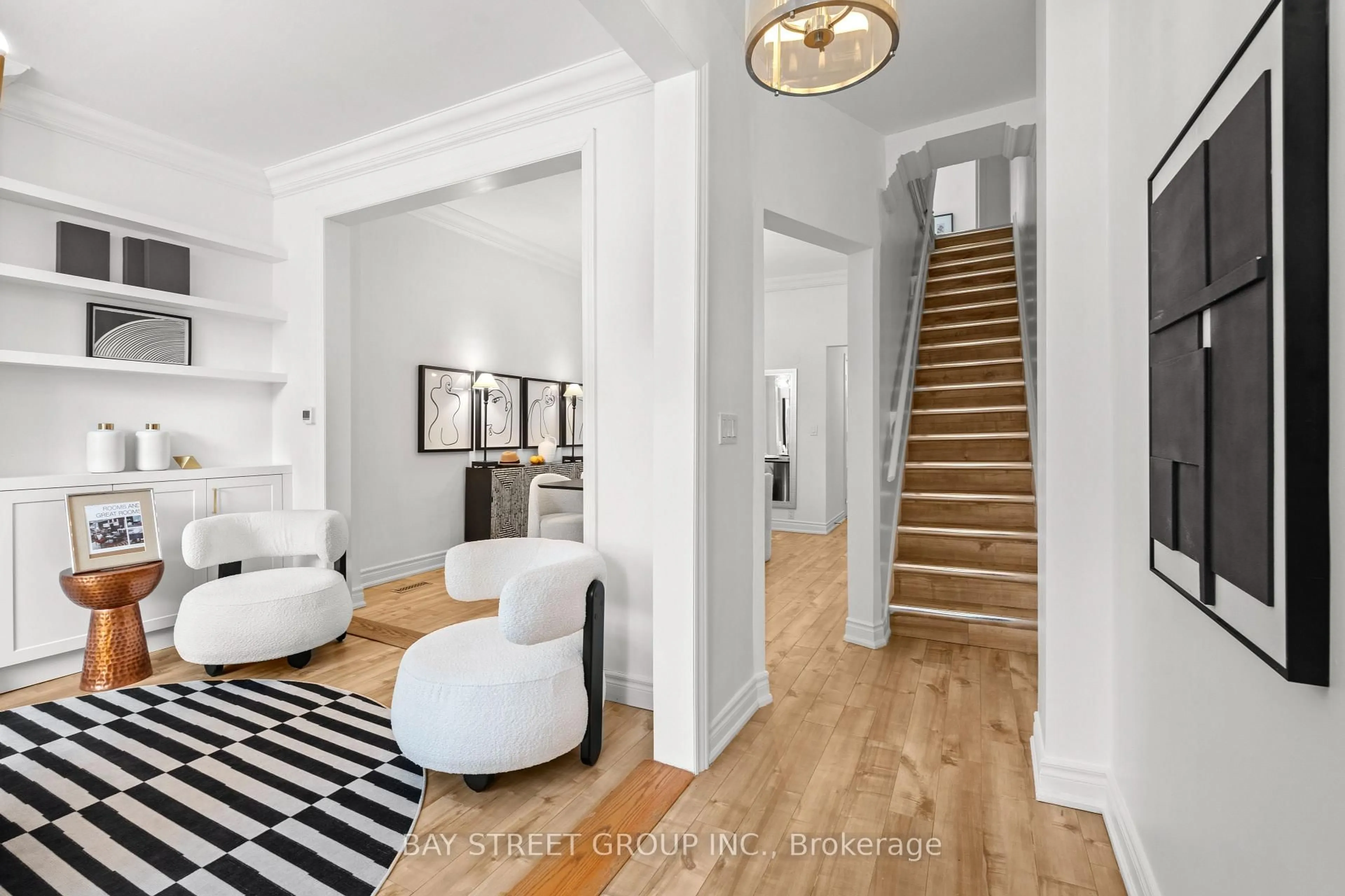 Indoor entryway for 165 Howland Ave, Toronto Ontario M5R 3B7